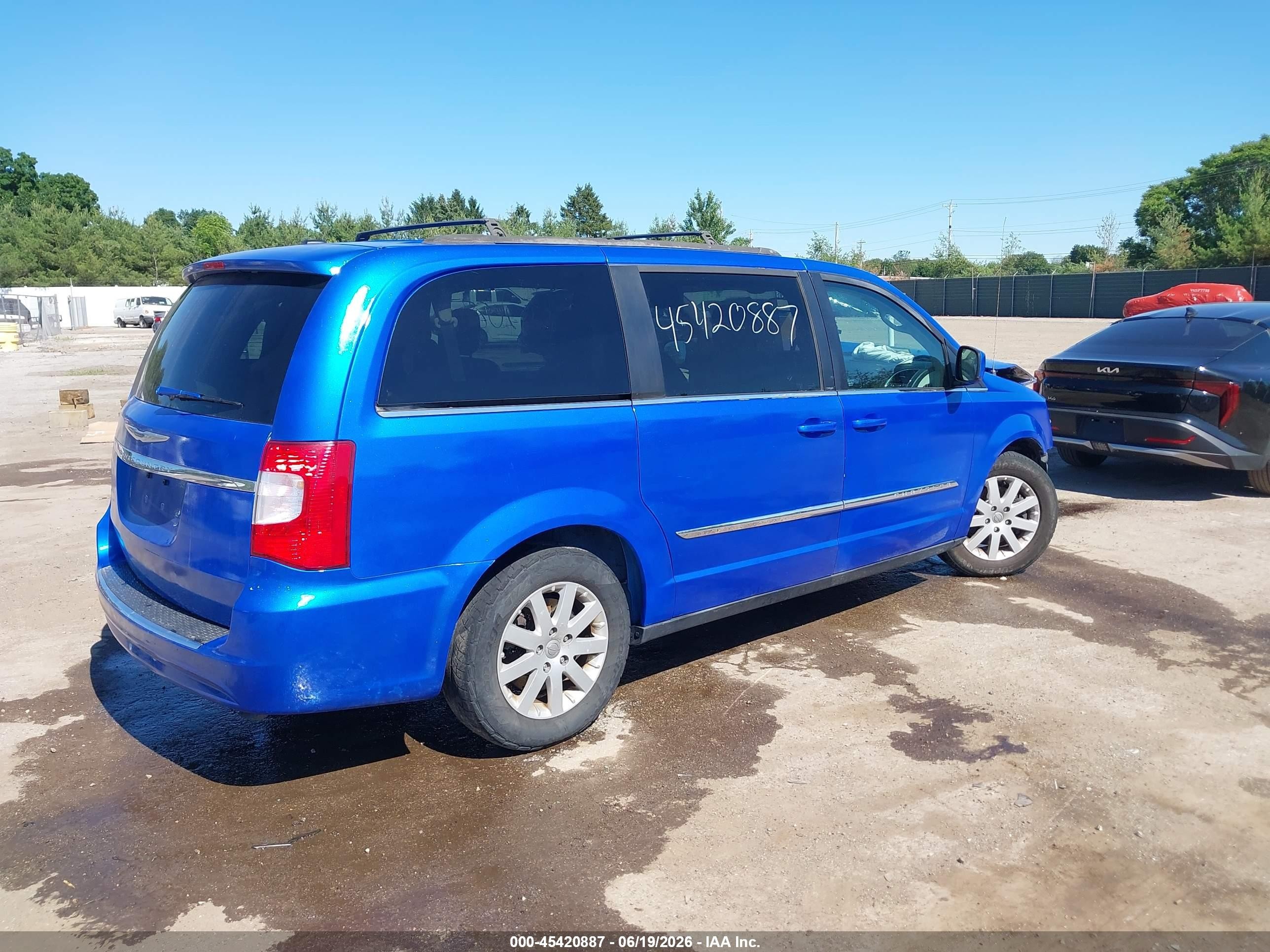 2014 Chrysler Town & Country Touring Blue vin: 2C4RC1BG7ER408510