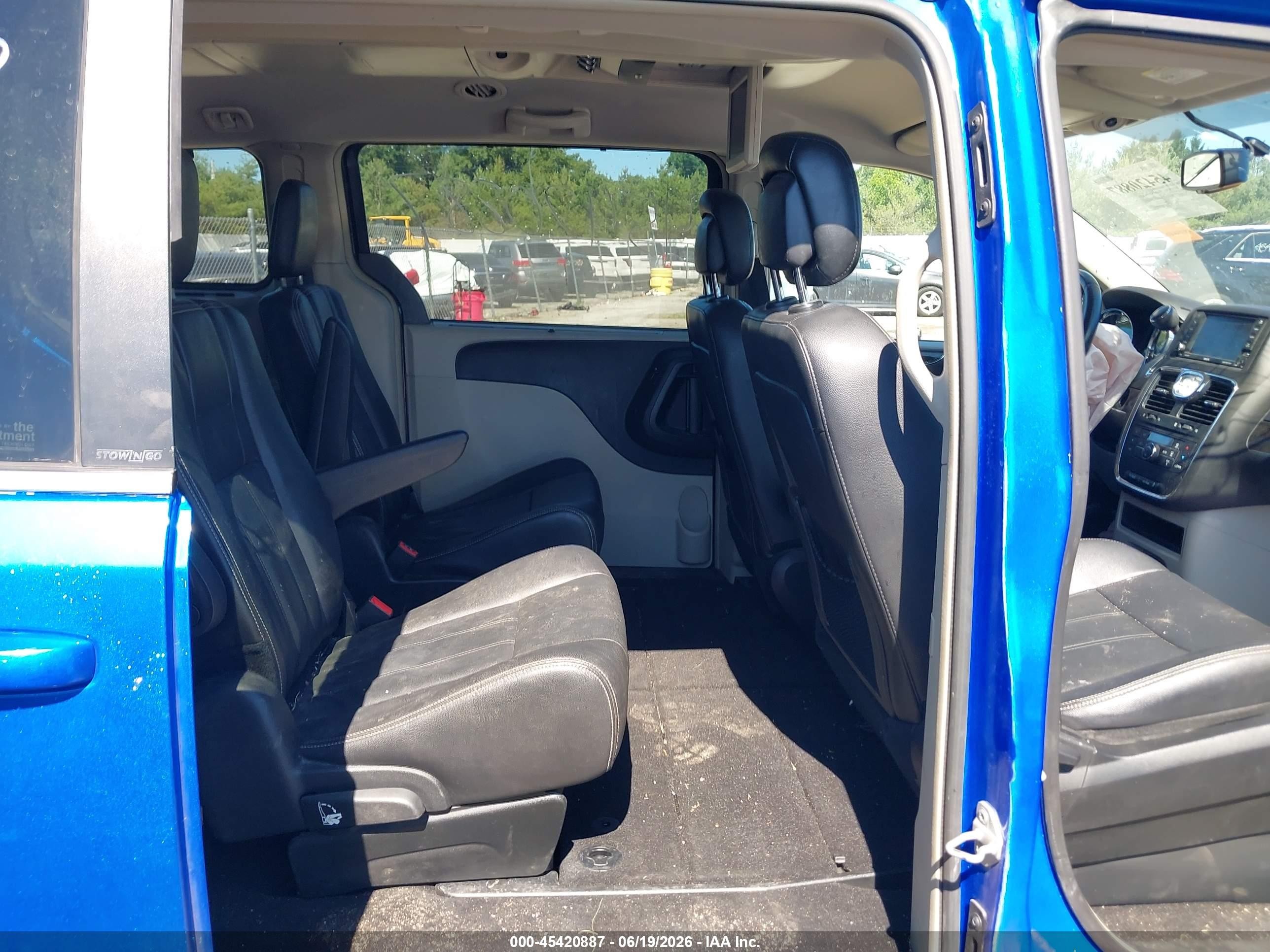 2014 Chrysler Town & Country Touring Blue vin: 2C4RC1BG7ER408510