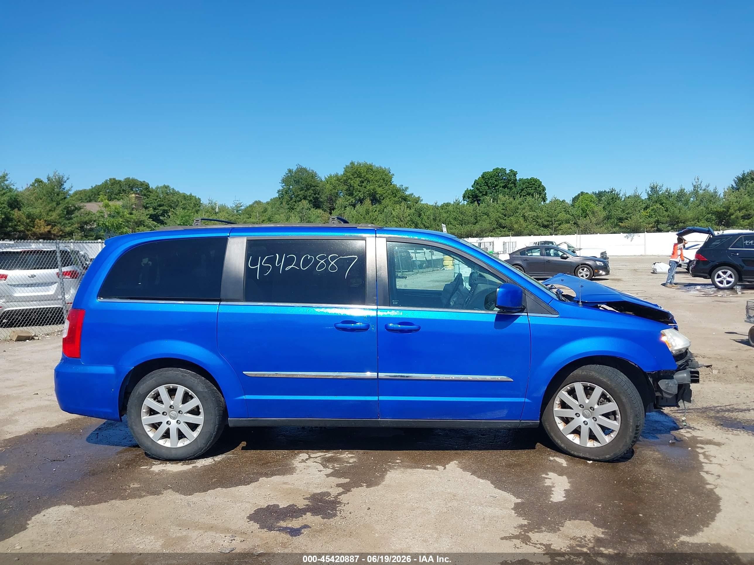 2014 Chrysler Town & Country Touring Blue vin: 2C4RC1BG7ER408510