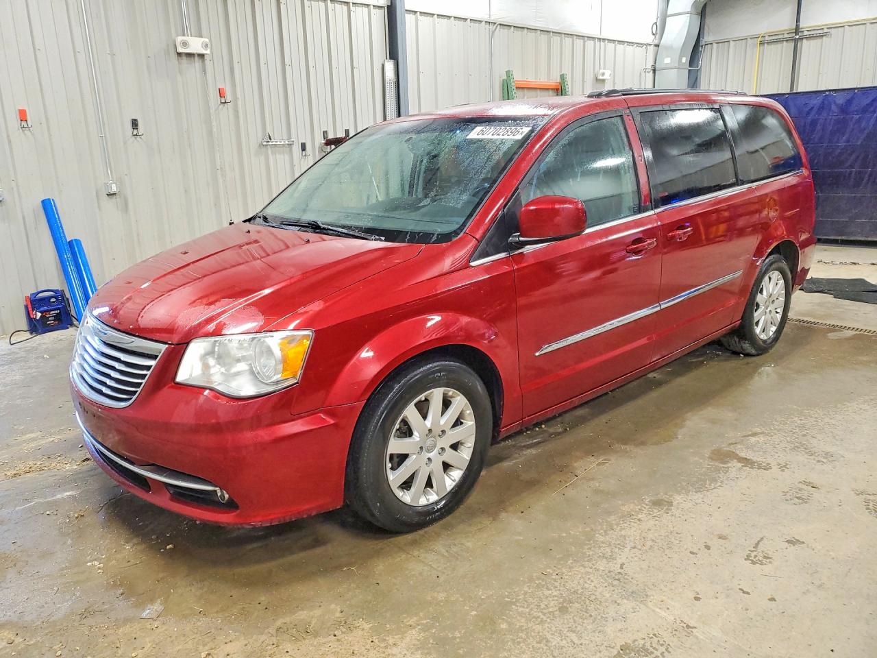 2014 Chrysler Town & Country Touring Red vin: 2C4RC1BG7ER435402