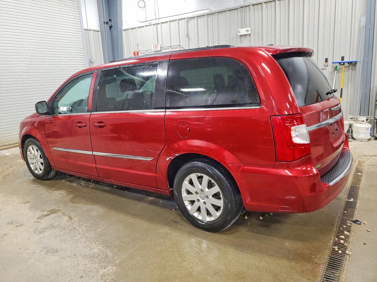 2014 Chrysler Town & Country Touring Red vin: 2C4RC1BG7ER435402