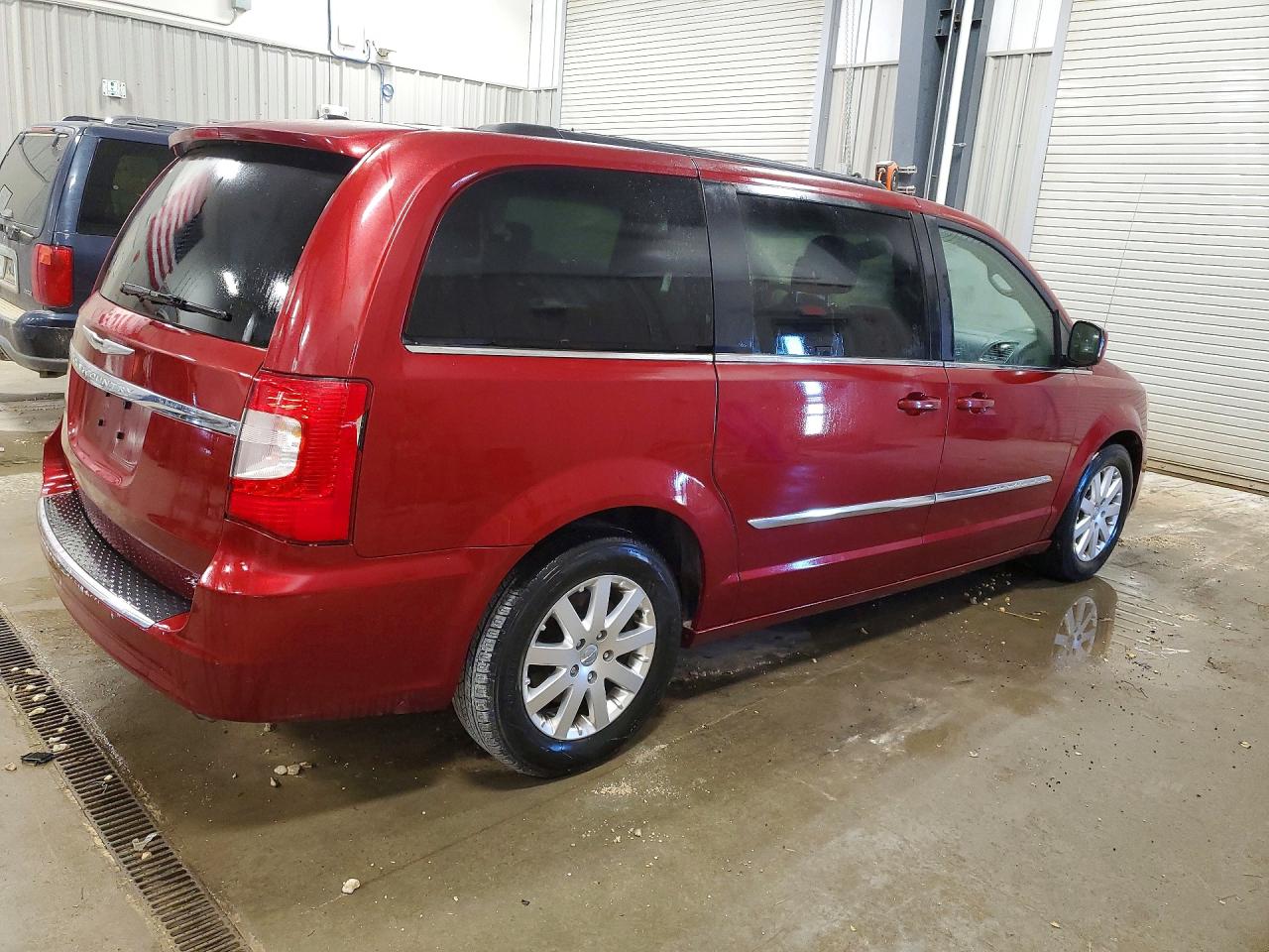 2014 Chrysler Town & Country Touring Red vin: 2C4RC1BG7ER435402