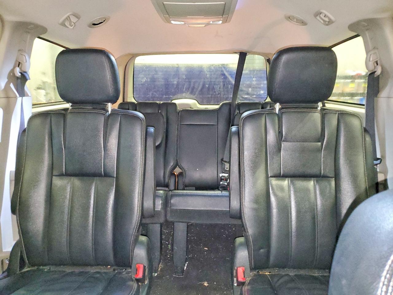 2014 Chrysler Town & Country Touring Red vin: 2C4RC1BG7ER435402