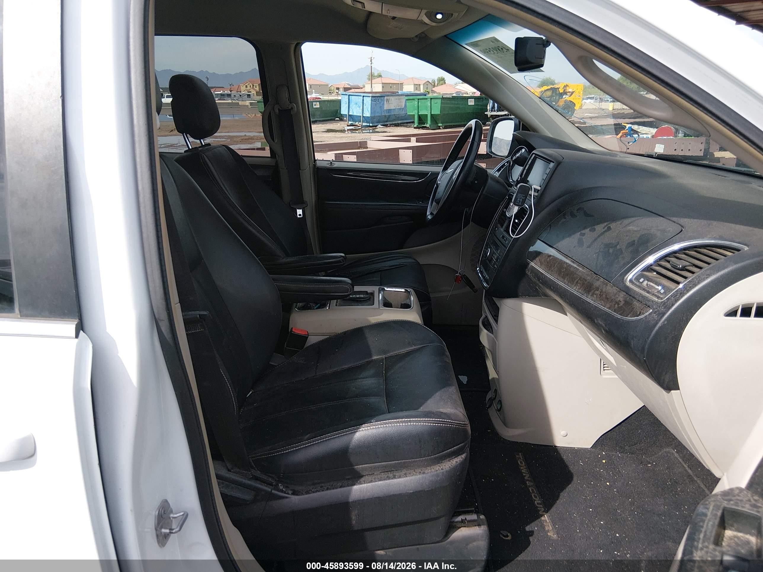 2014 Chrysler Town & Country Touring White vin: 2C4RC1BG7ER435769