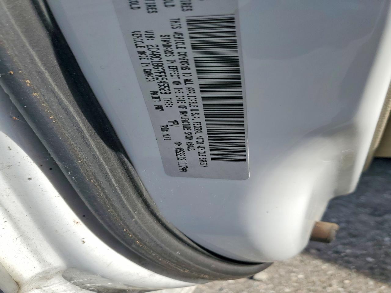 2015 Chrysler Town & Country Touring White vin: 2C4RC1BG7FR545528
