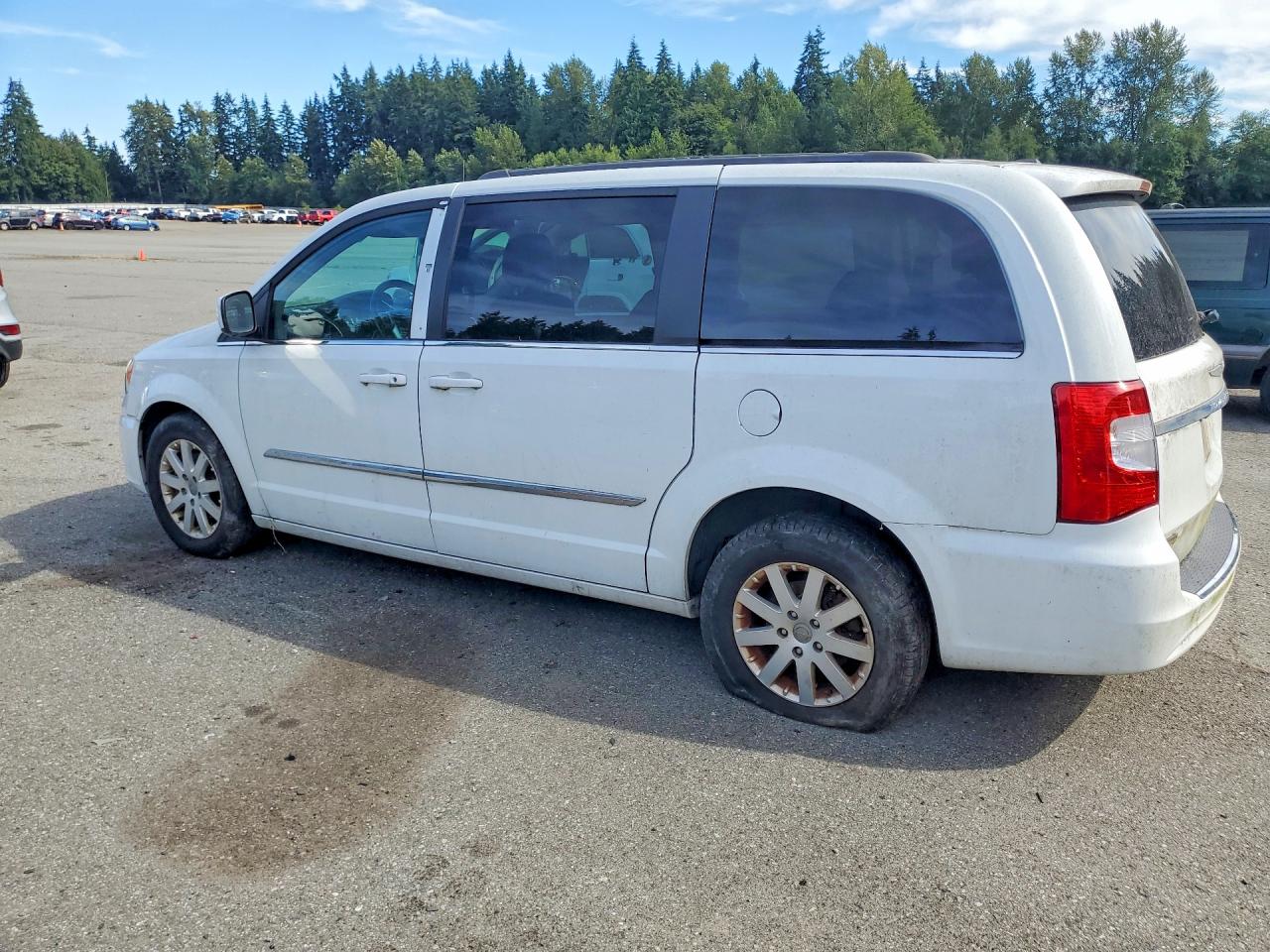 2015 Chrysler Town & Country Touring White vin: 2C4RC1BG7FR545528