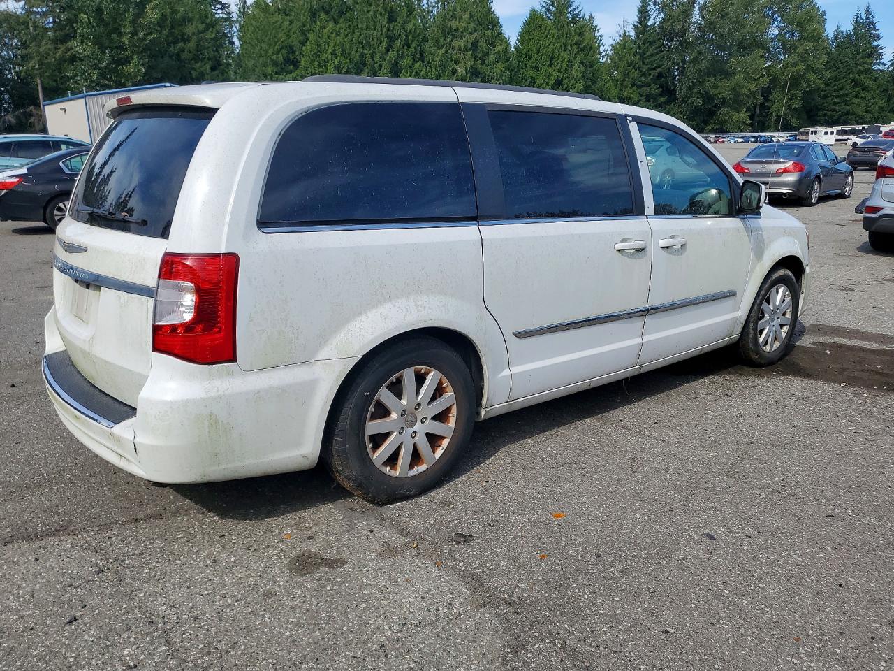 2015 Chrysler Town & Country Touring White vin: 2C4RC1BG7FR545528