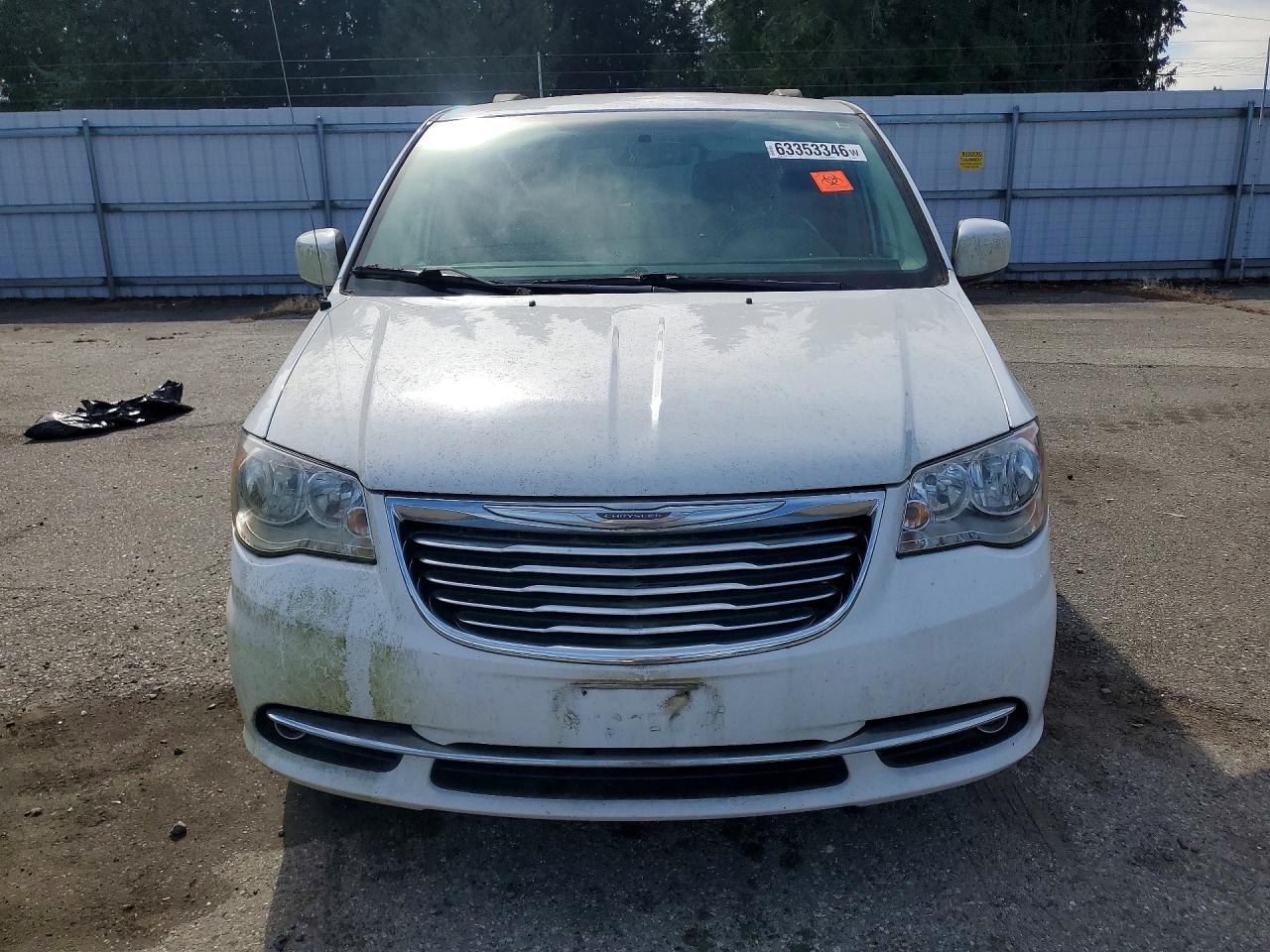 2015 Chrysler Town & Country Touring White vin: 2C4RC1BG7FR545528