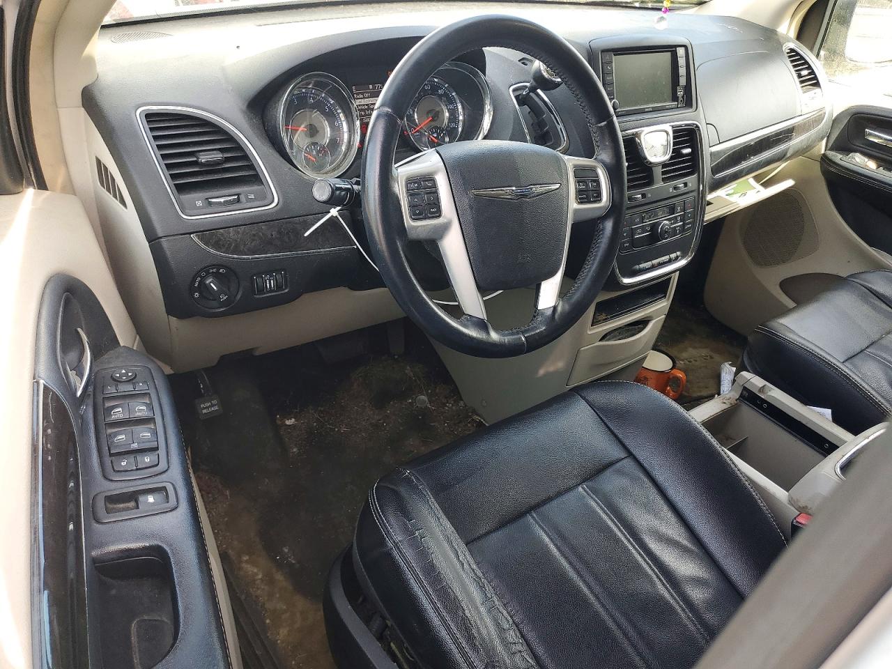 2015 Chrysler Town & Country Touring White vin: 2C4RC1BG7FR545528