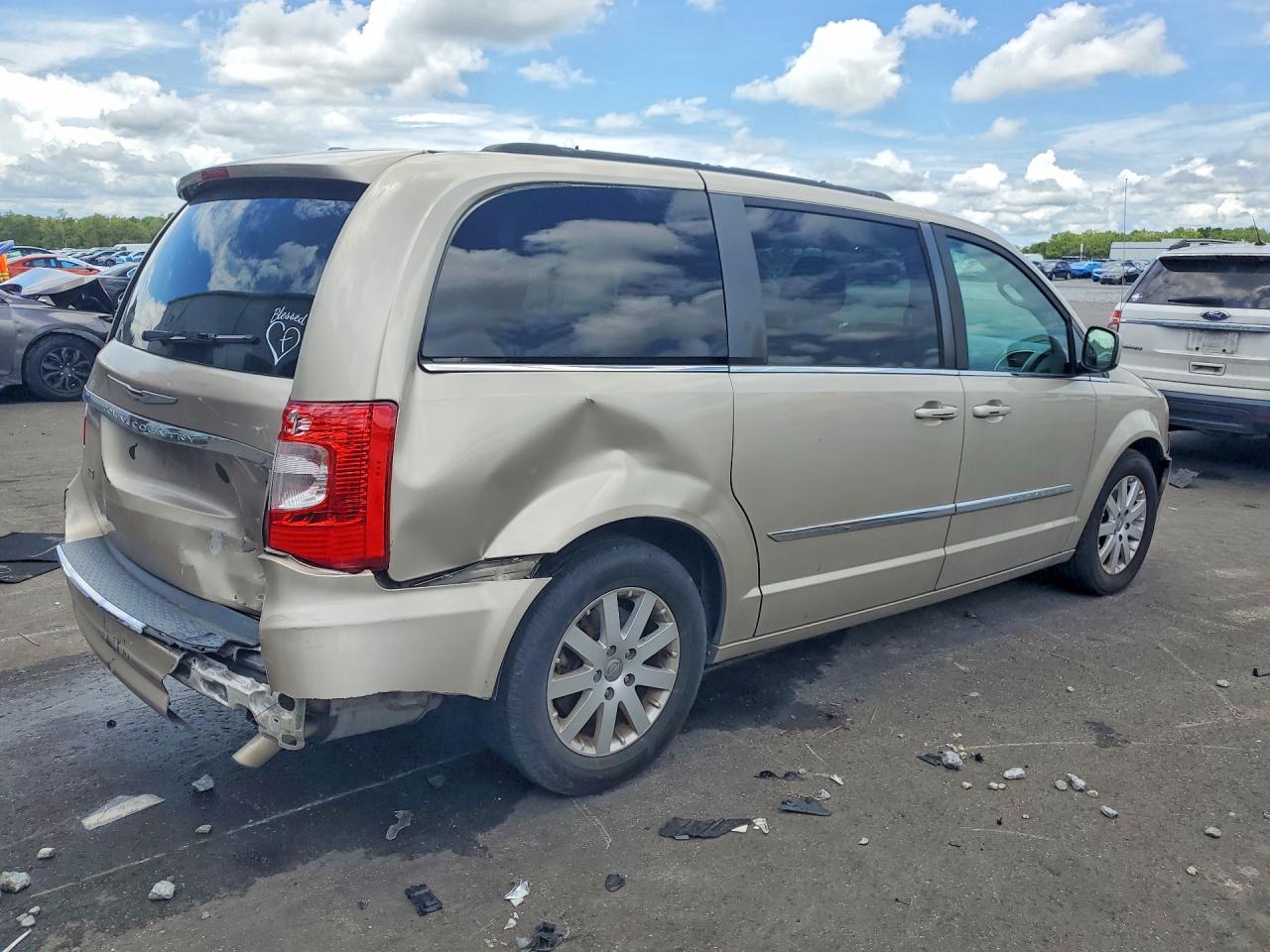 2015 Chrysler Town & Country Touring Beige vin: 2C4RC1BG7FR551801