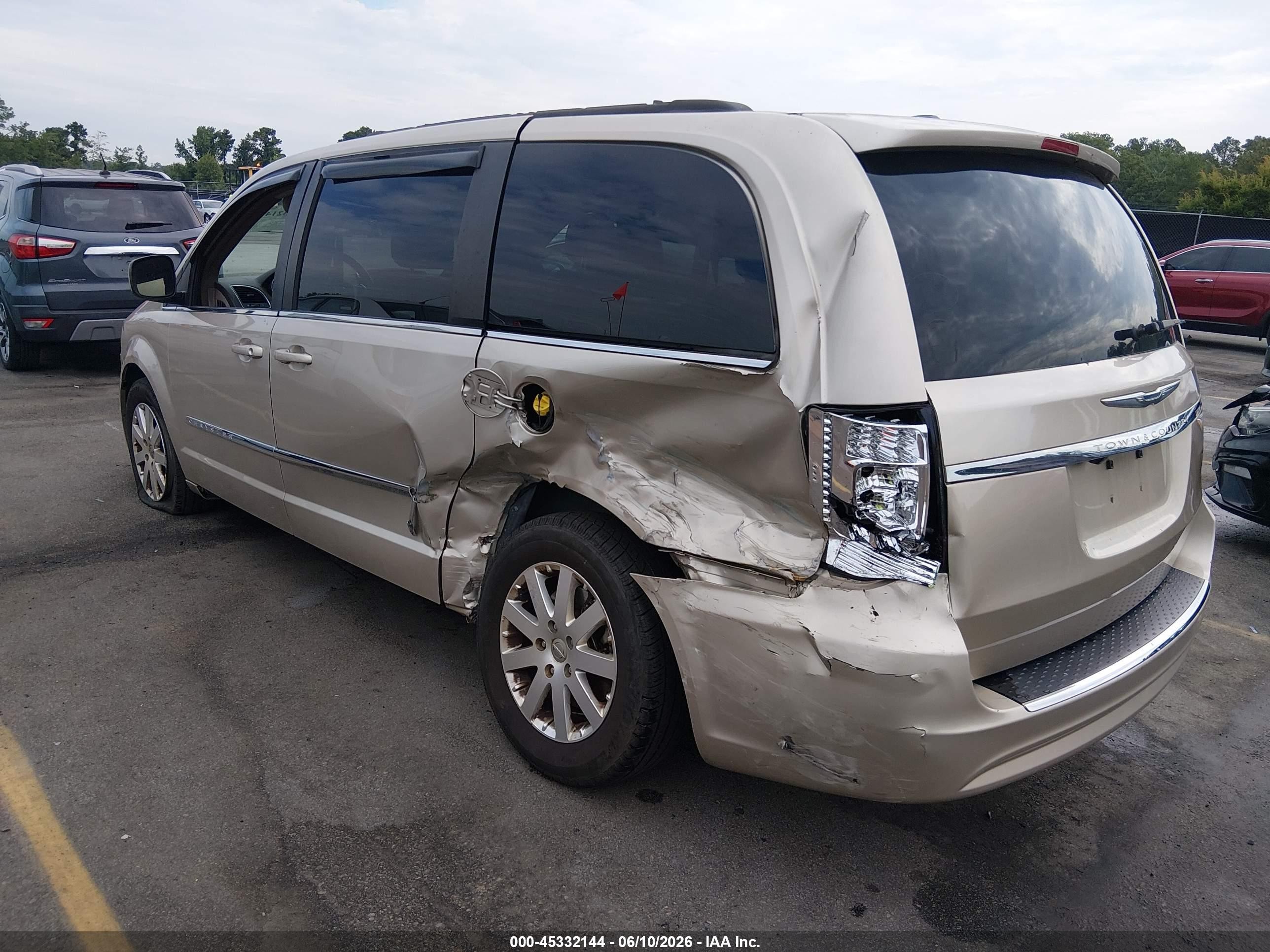 2015 Chrysler Town & Country Touring Beige vin: 2C4RC1BG7FR554102