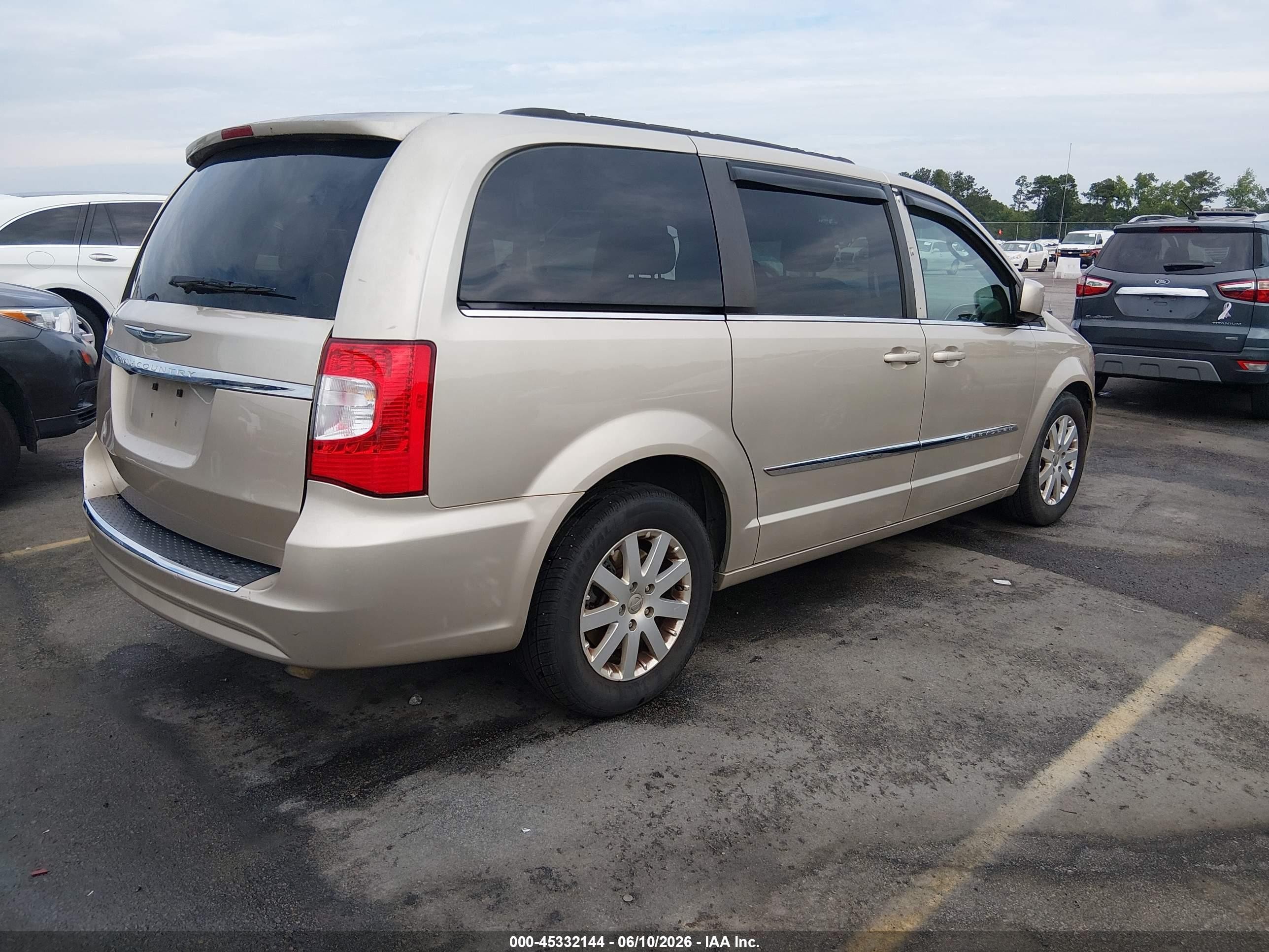 2015 Chrysler Town & Country Touring Beige vin: 2C4RC1BG7FR554102