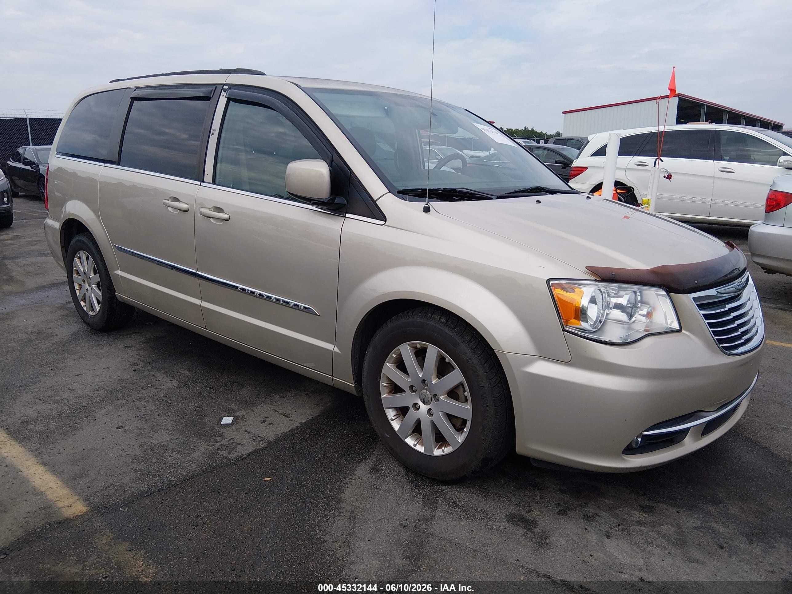 2015 Chrysler Town & Country Touring Beige vin: 2C4RC1BG7FR554102