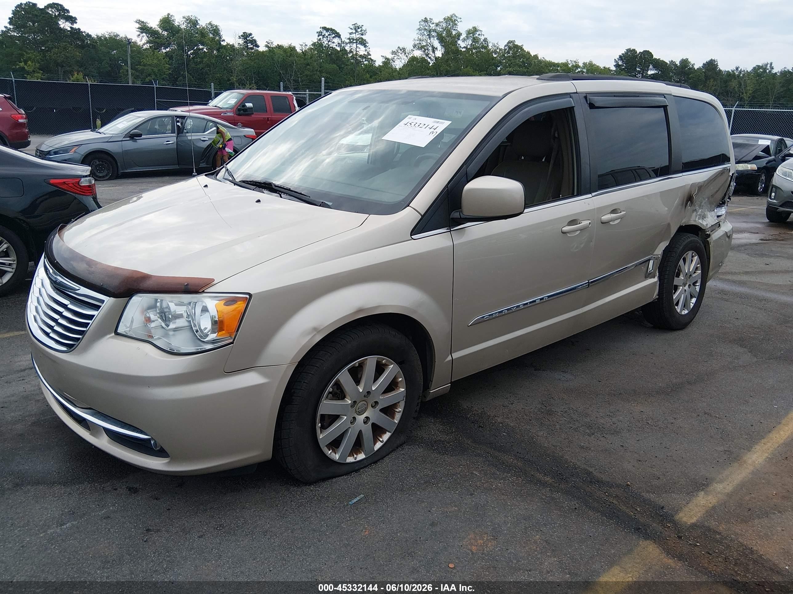 2015 Chrysler Town & Country Touring Beige vin: 2C4RC1BG7FR554102