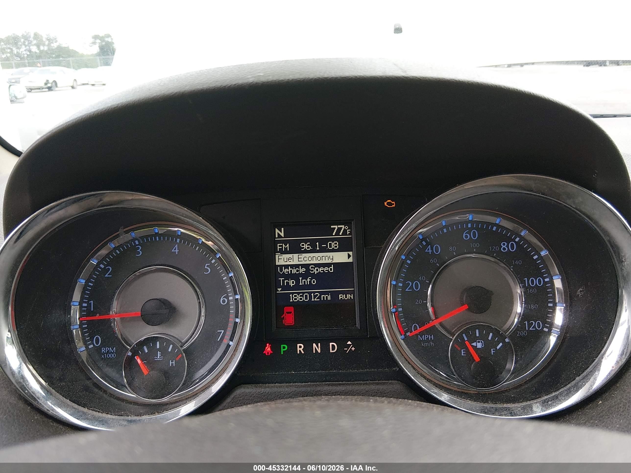 2015 Chrysler Town & Country Touring Beige vin: 2C4RC1BG7FR554102