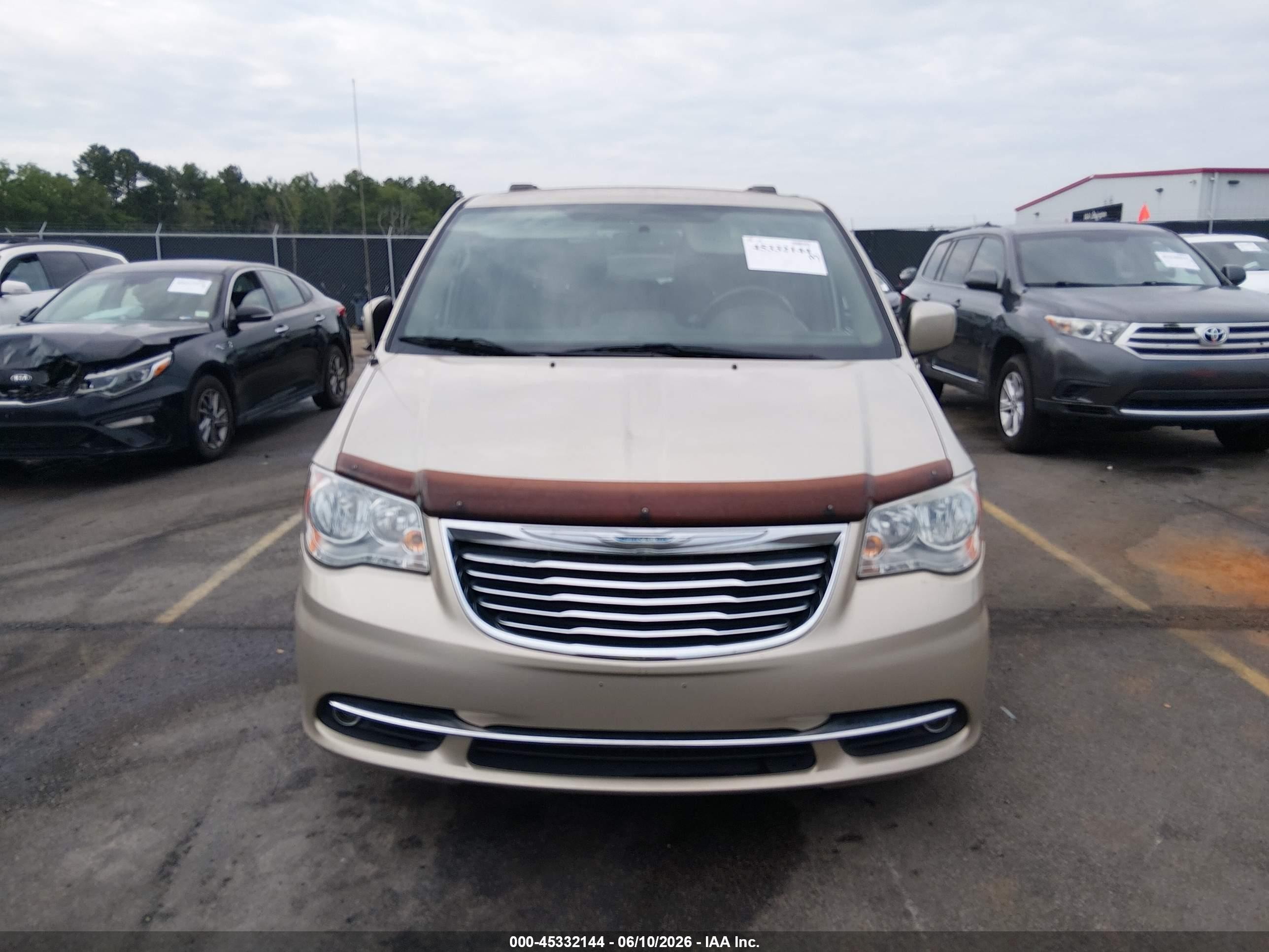 2015 Chrysler Town & Country Touring Beige vin: 2C4RC1BG7FR554102