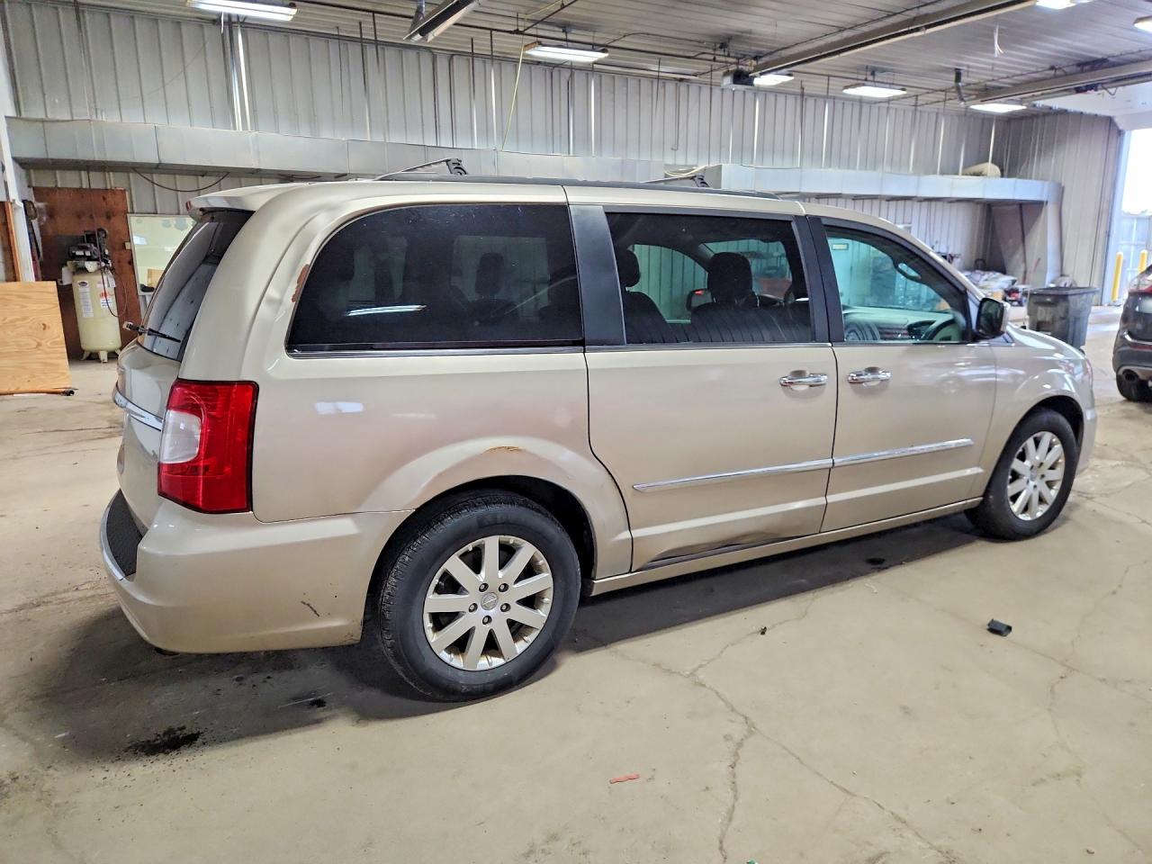 2015 Chrysler Town & Country Touring Tan vin: 2C4RC1BG7FR571661