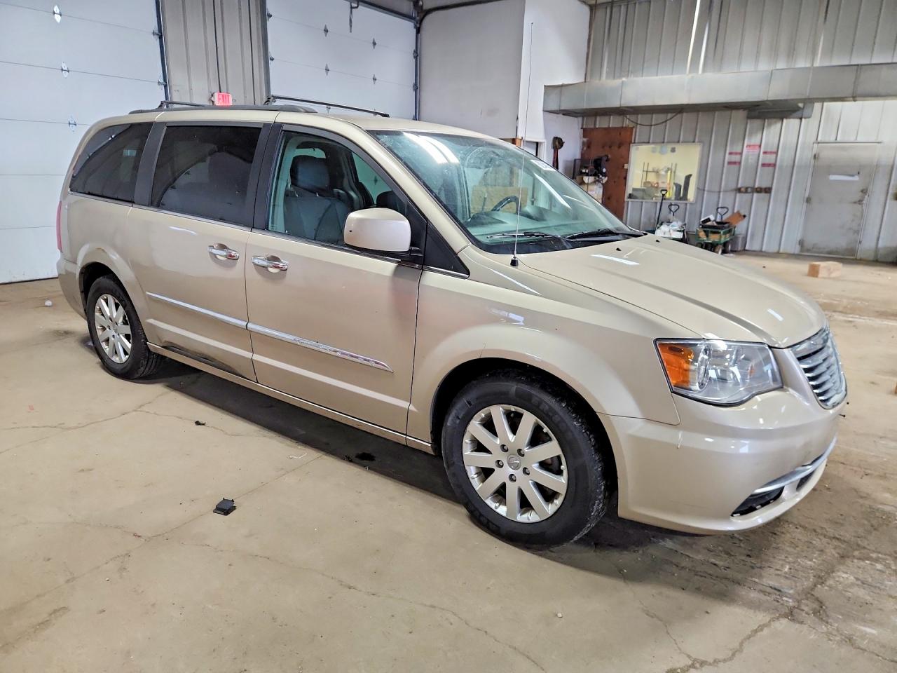 2015 Chrysler Town & Country Touring Tan vin: 2C4RC1BG7FR571661