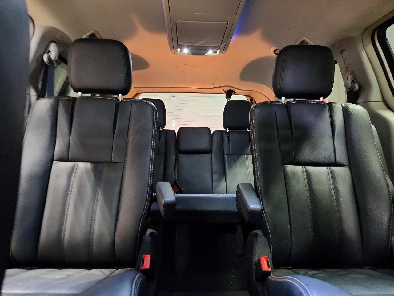 2015 Chrysler Town & Country Touring Tan vin: 2C4RC1BG7FR571661