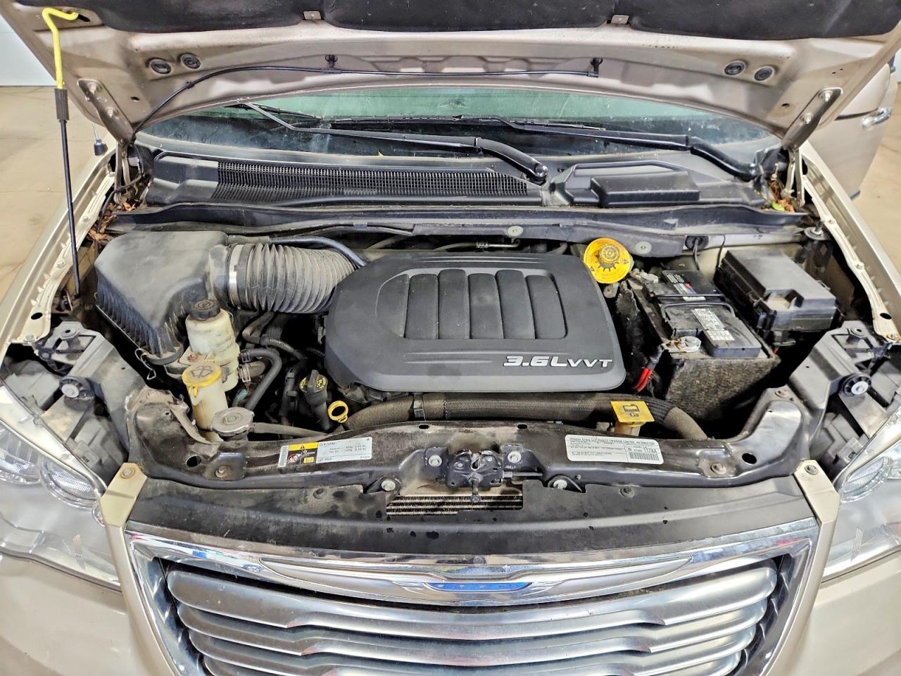 2015 Chrysler Town & Country Touring Tan vin: 2C4RC1BG7FR571661