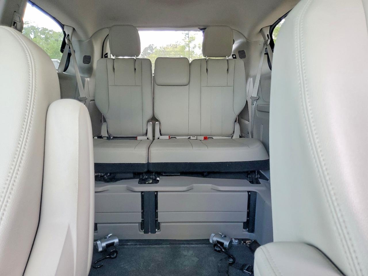 2015 Chrysler Town & Country Touring Серебряный vin: 2C4RC1BG7FR572504
