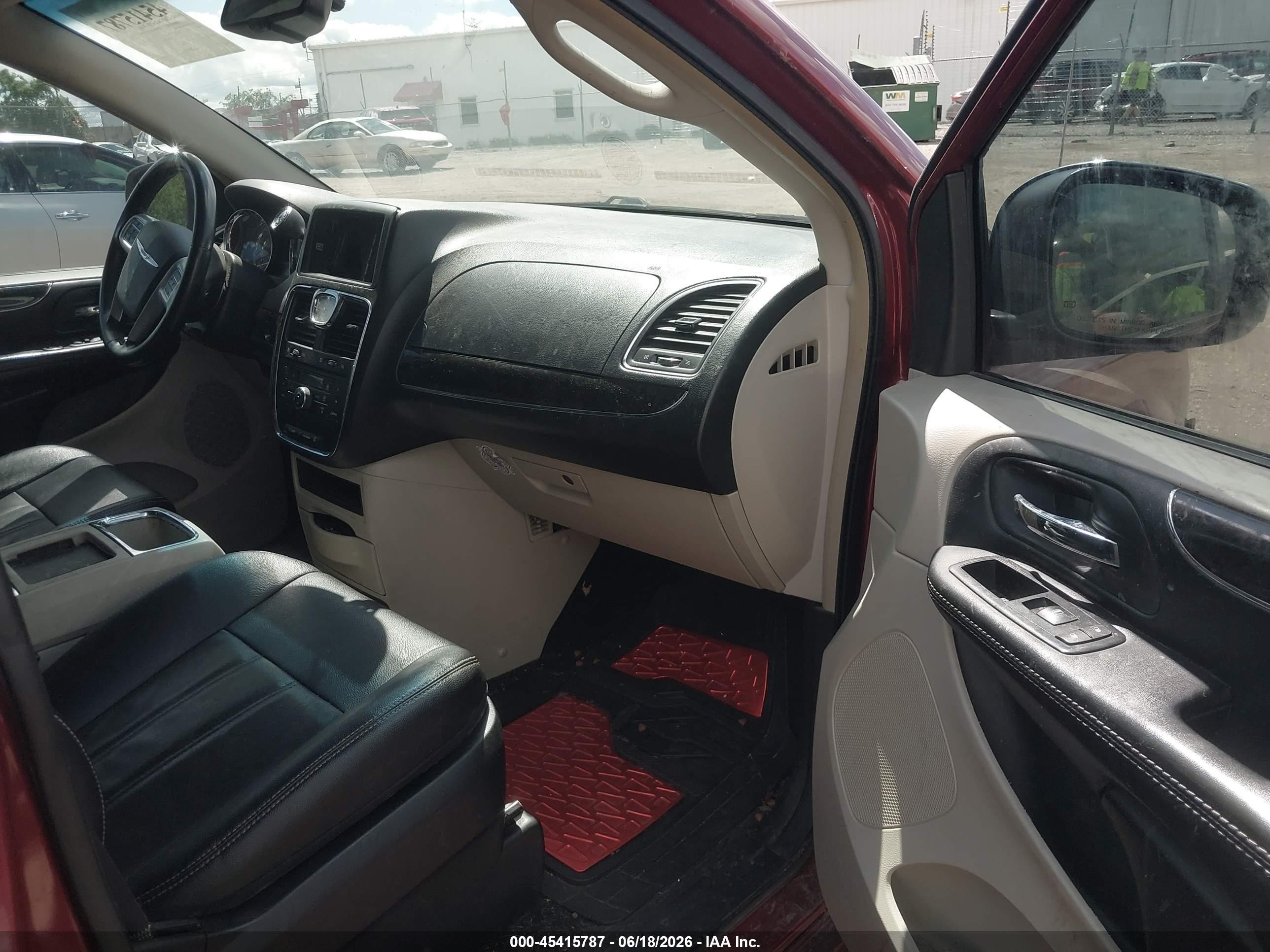 2015 Chrysler Town & Country Touring Красный vin: 2C4RC1BG7FR594860