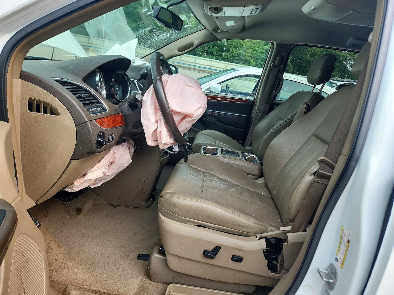 2015 Chrysler Town & Country Touring White vin: 2C4RC1BG7FR617814