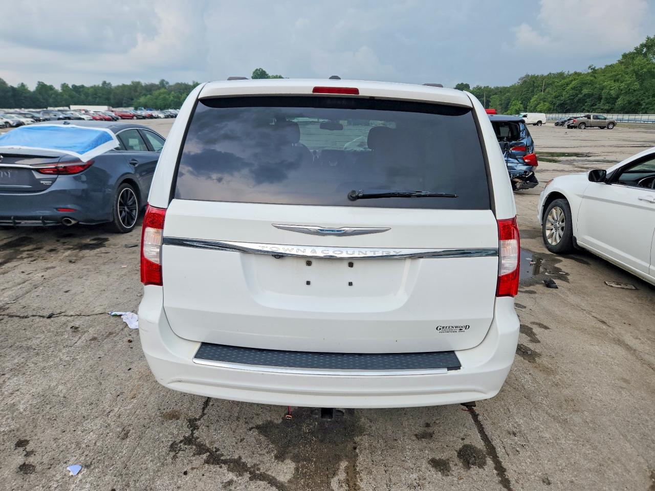 2015 Chrysler Town & Country Touring White vin: 2C4RC1BG7FR617814