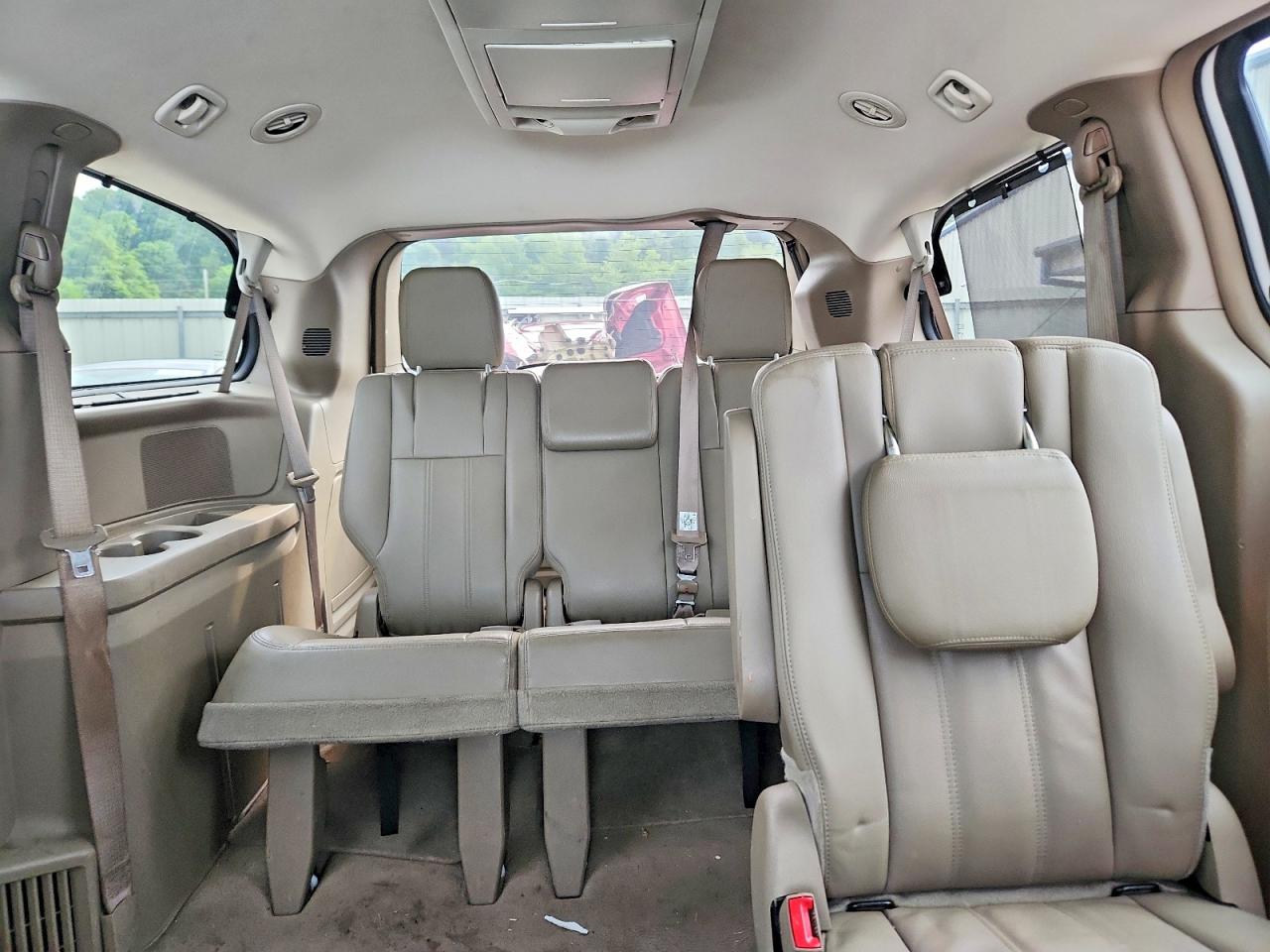 2015 Chrysler Town & Country Touring White vin: 2C4RC1BG7FR617814