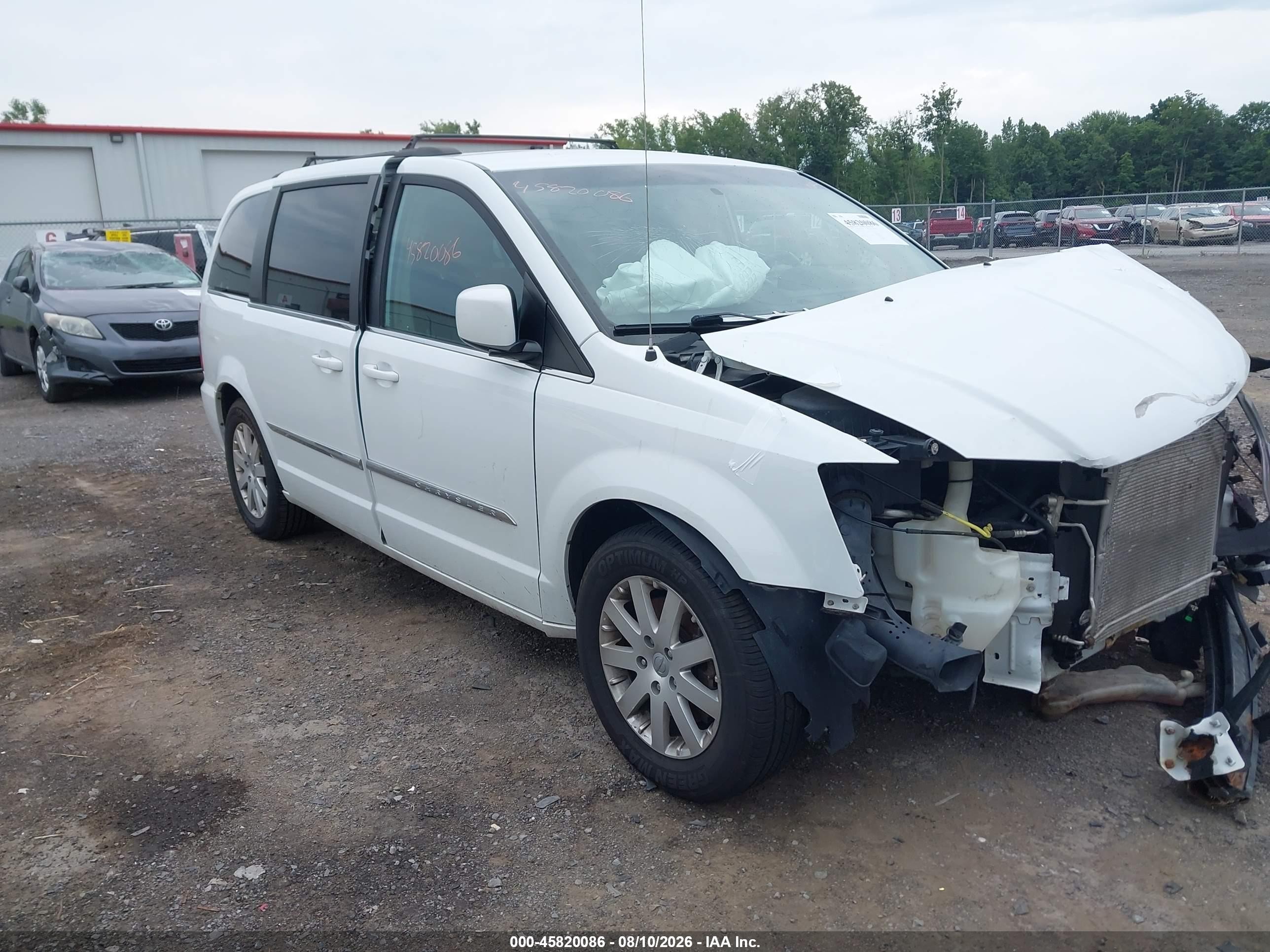 2015 Chrysler Town & Country Touring White vin: 2C4RC1BG7FR619756