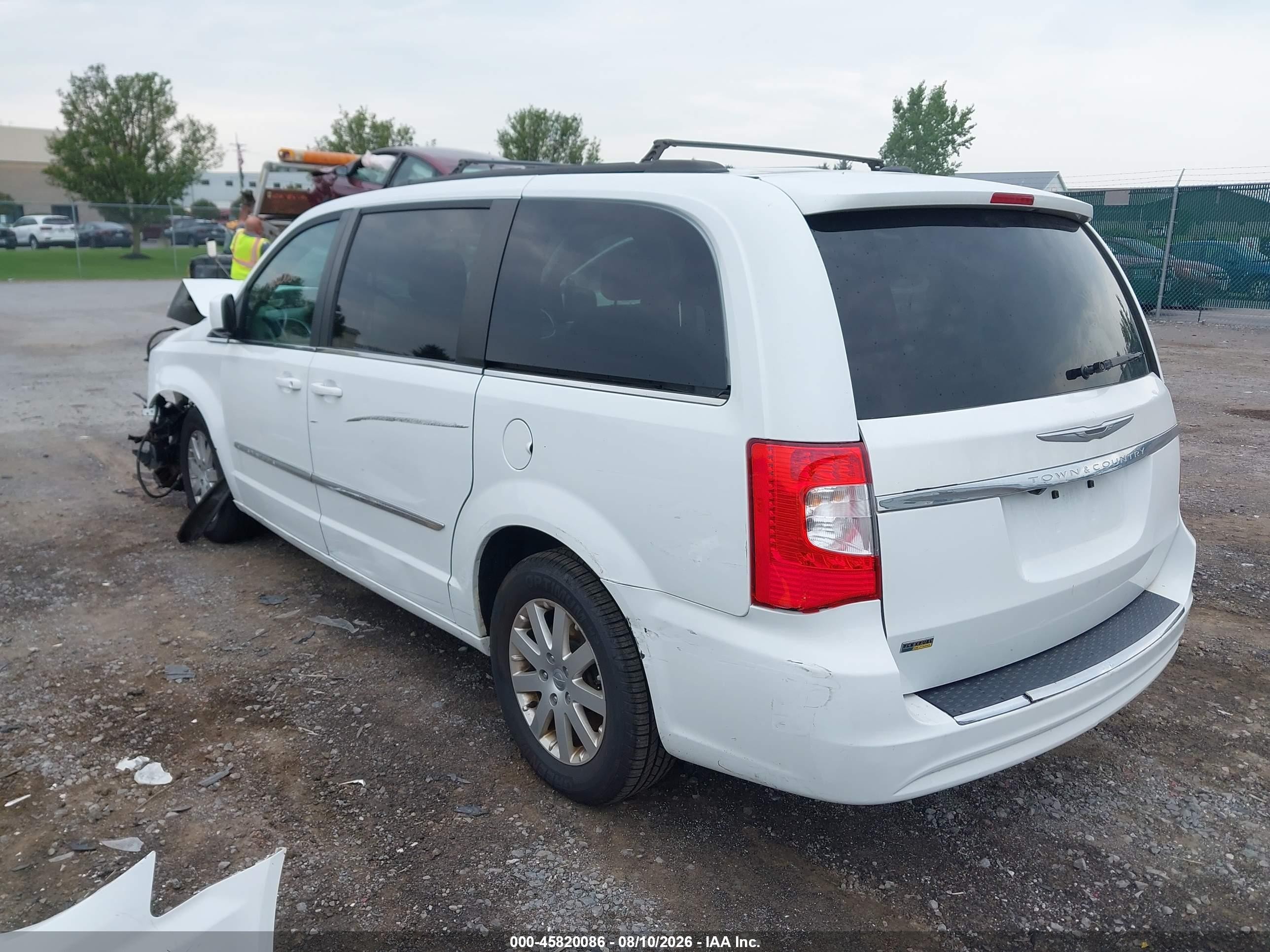 2015 Chrysler Town & Country Touring White vin: 2C4RC1BG7FR619756