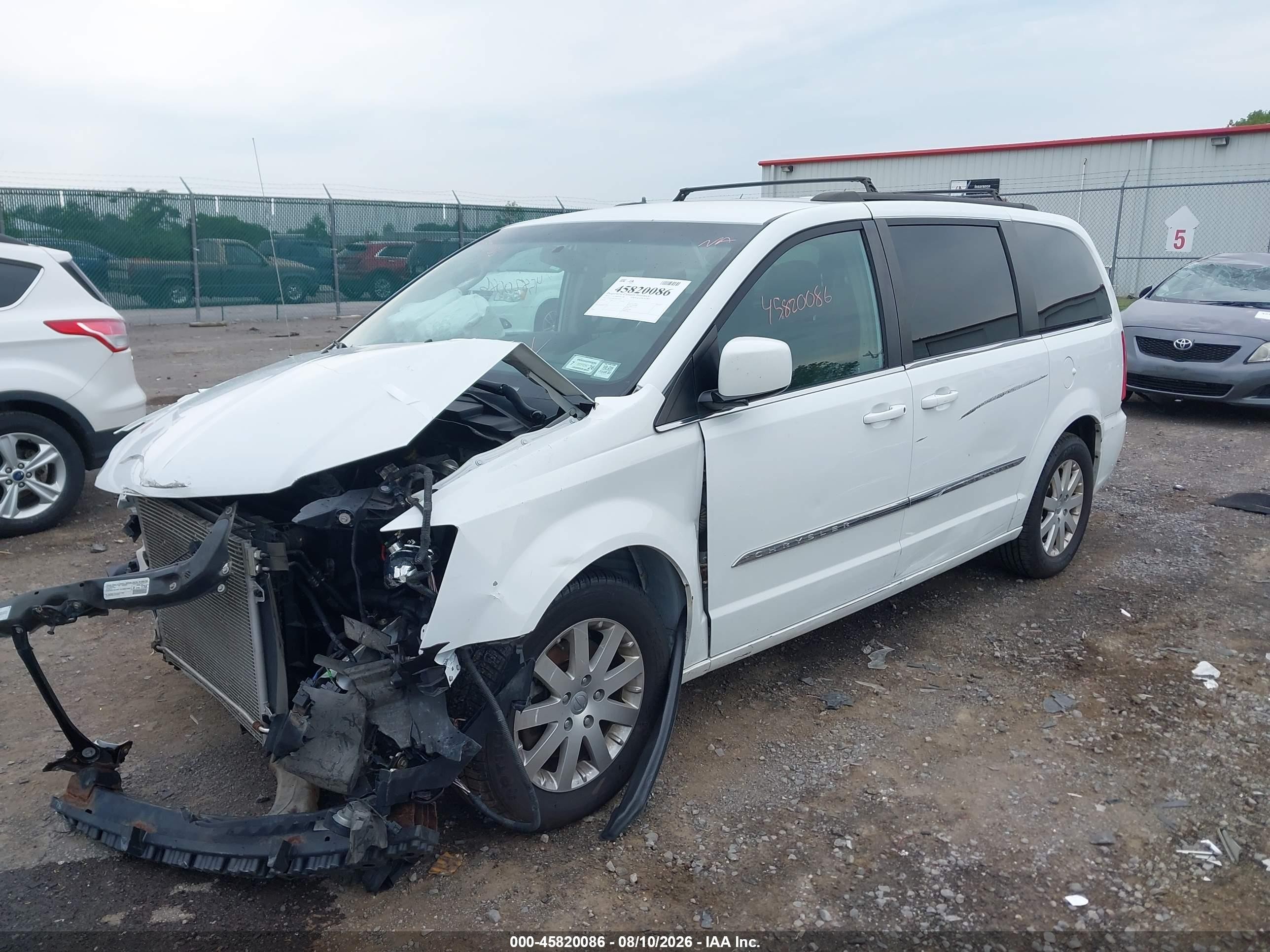 2015 Chrysler Town & Country Touring White vin: 2C4RC1BG7FR619756