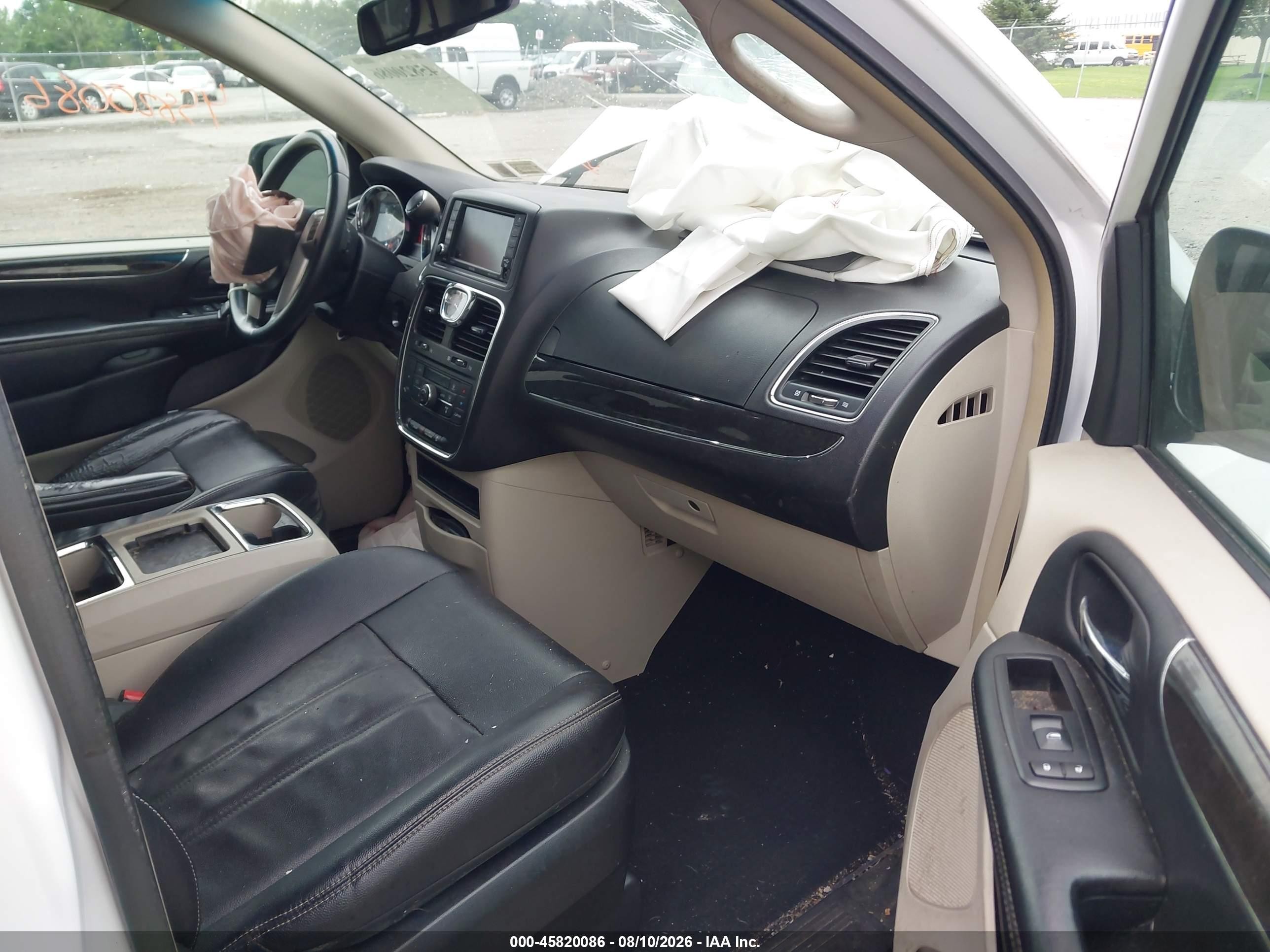 2015 Chrysler Town & Country Touring White vin: 2C4RC1BG7FR619756