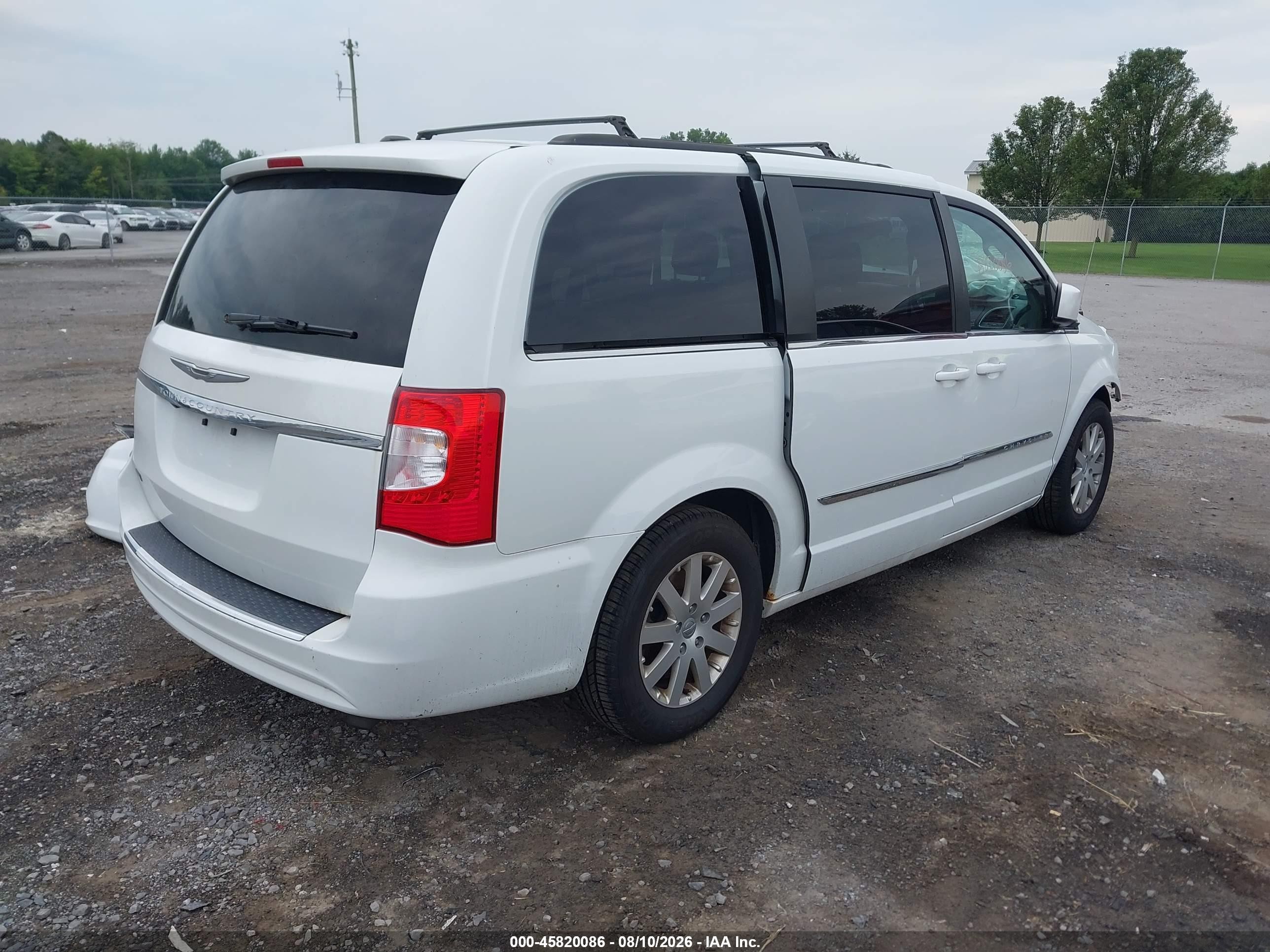 2015 Chrysler Town & Country Touring White vin: 2C4RC1BG7FR619756