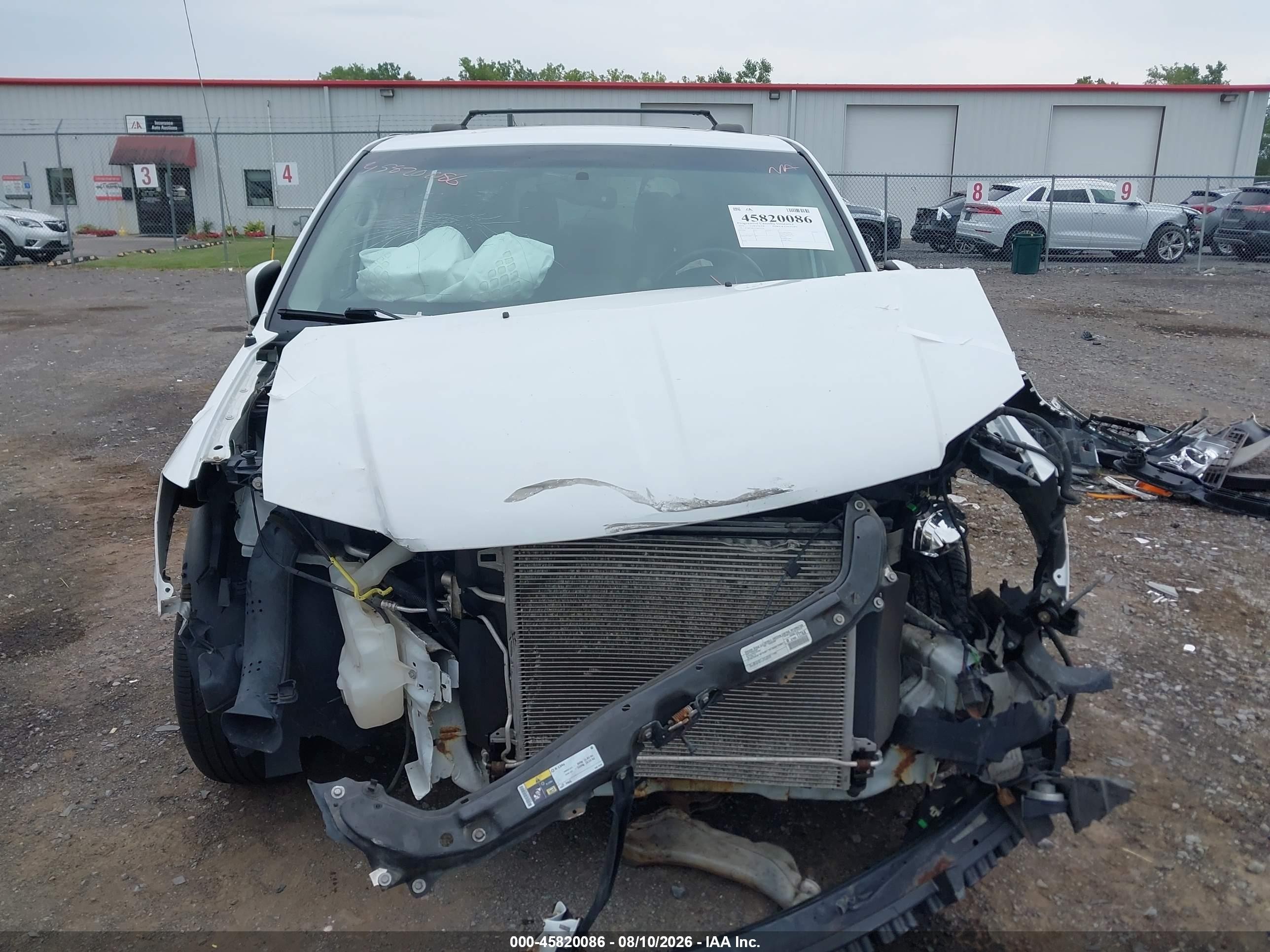 2015 Chrysler Town & Country Touring White vin: 2C4RC1BG7FR619756