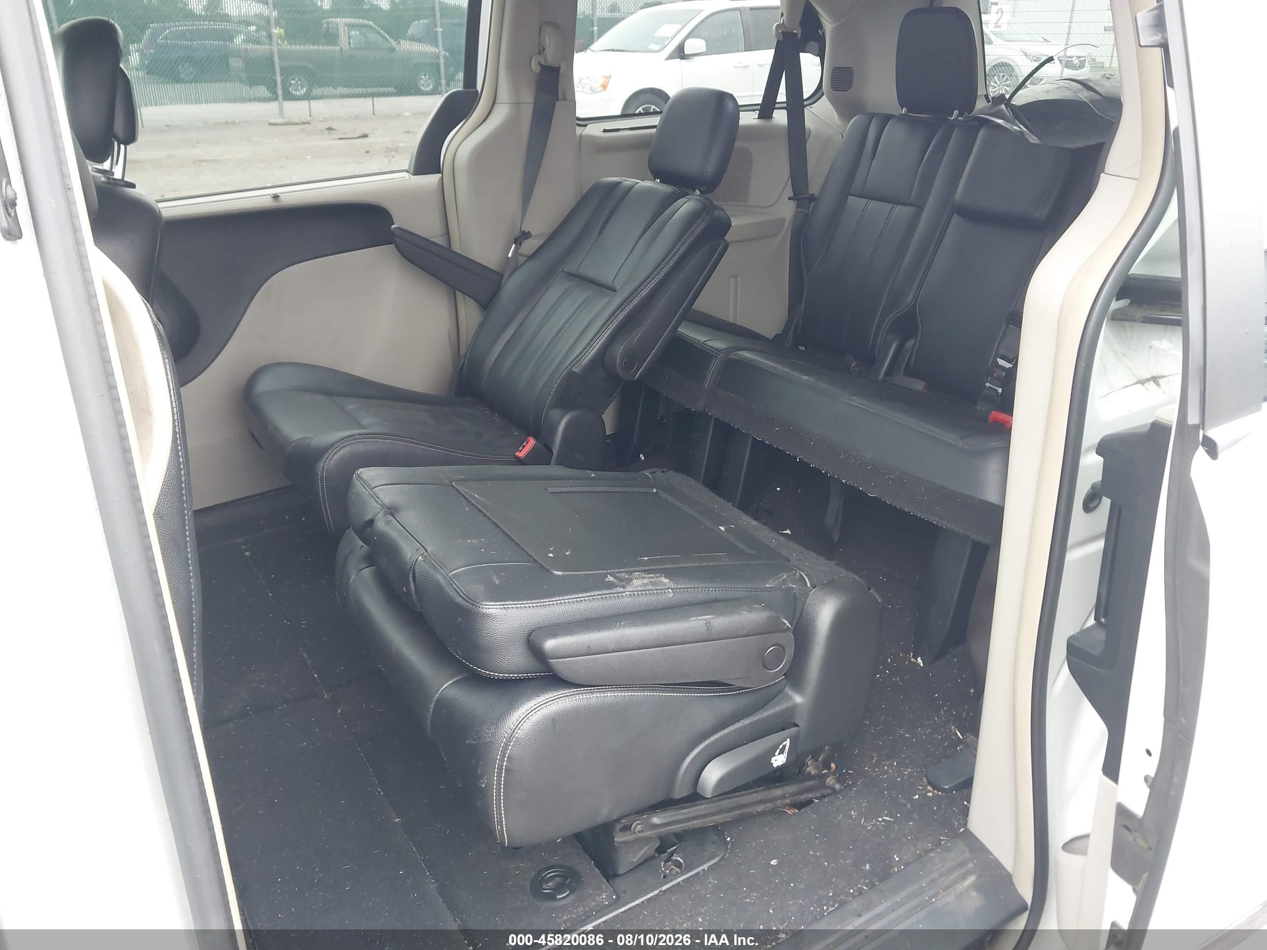 2015 Chrysler Town & Country Touring White vin: 2C4RC1BG7FR619756