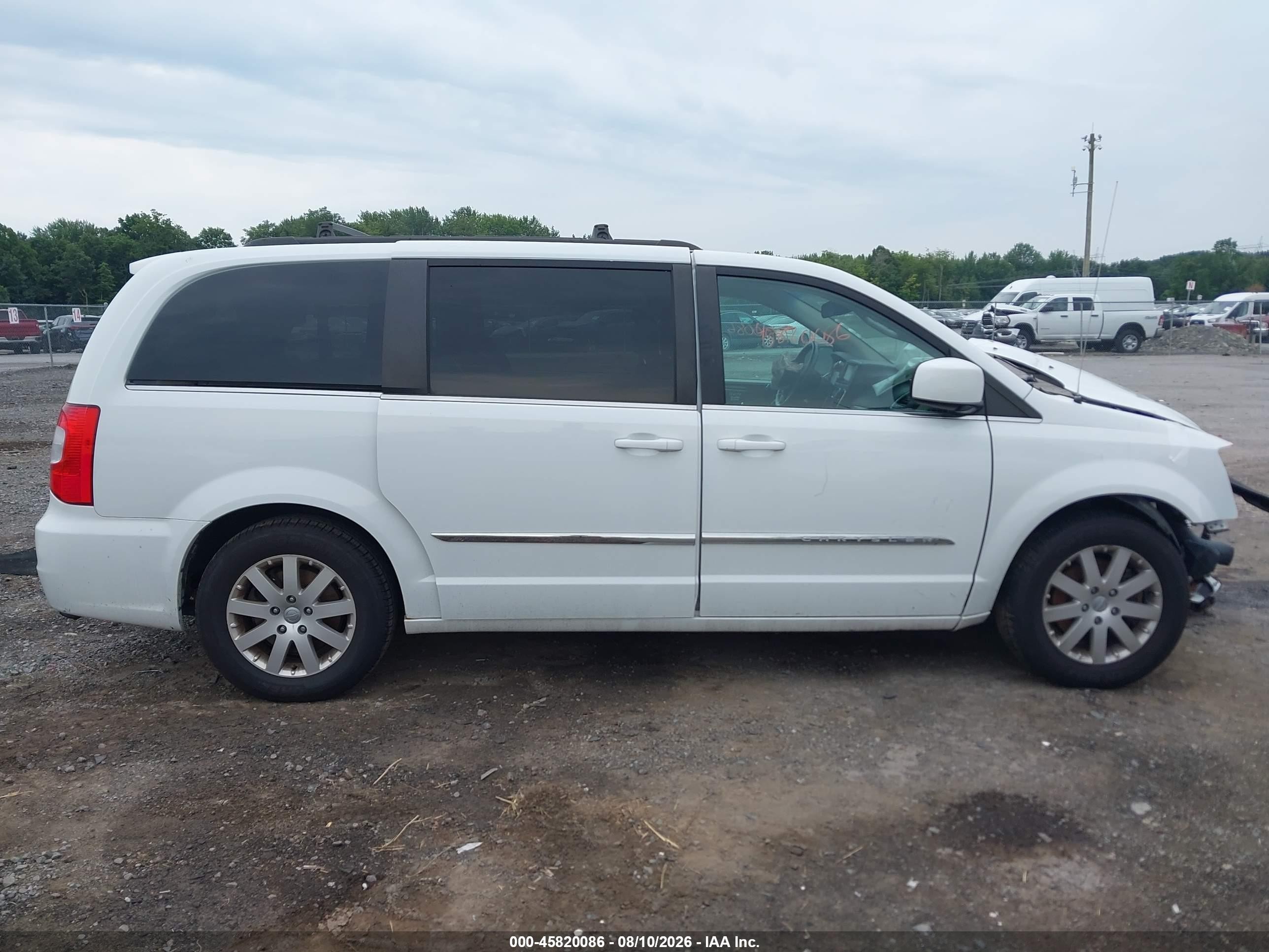 2015 Chrysler Town & Country Touring White vin: 2C4RC1BG7FR619756