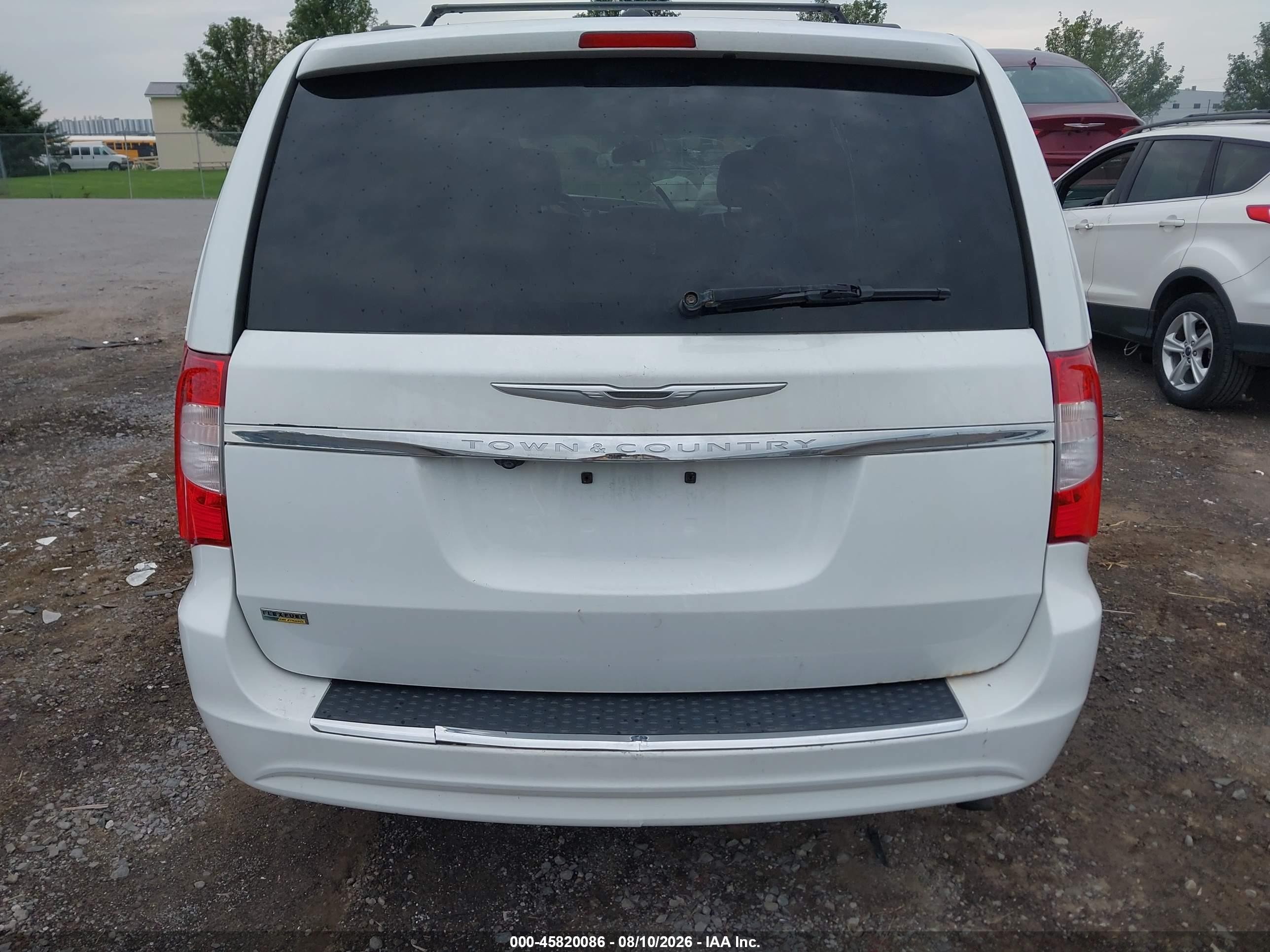 2015 Chrysler Town & Country Touring White vin: 2C4RC1BG7FR619756