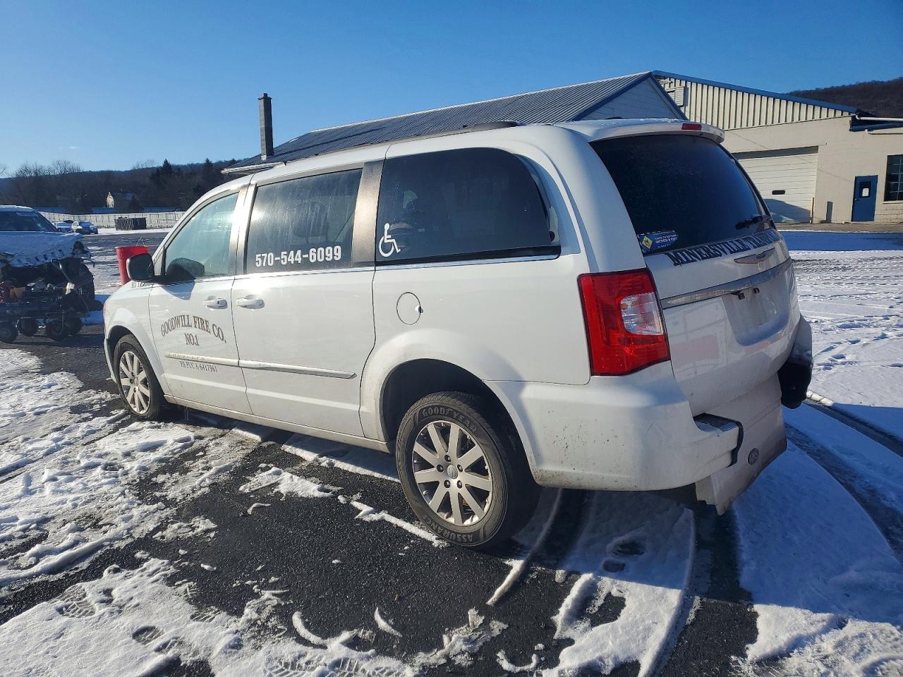 2015 Chrysler Town & Country Touring White vin: 2C4RC1BG7FR626352