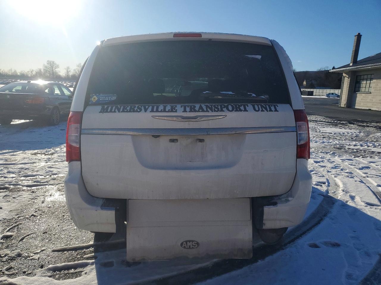 2015 Chrysler Town & Country Touring White vin: 2C4RC1BG7FR626352