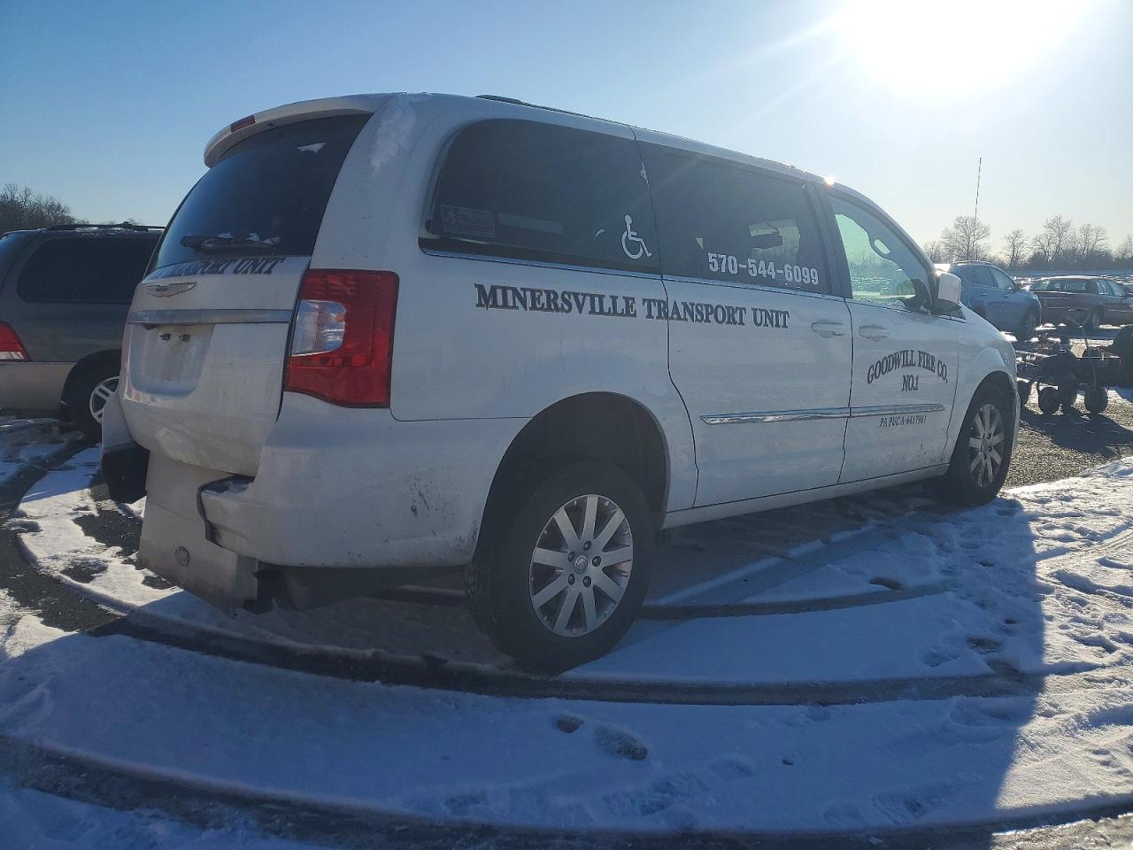 2015 Chrysler Town & Country Touring White vin: 2C4RC1BG7FR626352