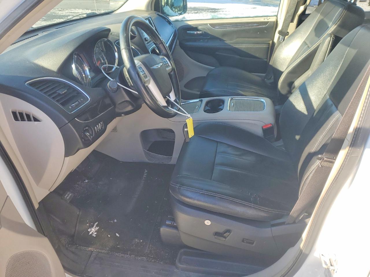2015 Chrysler Town & Country Touring White vin: 2C4RC1BG7FR626352