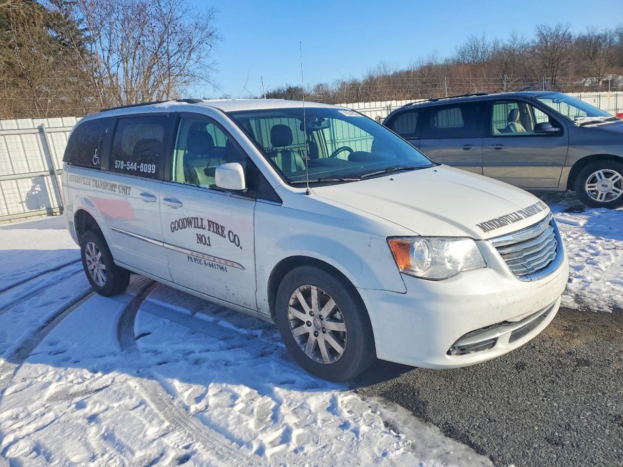 2015 Chrysler Town & Country Touring White vin: 2C4RC1BG7FR626352