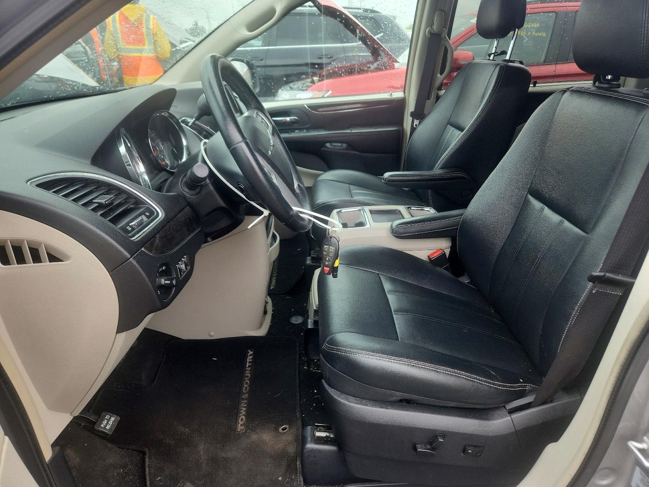2015 Chrysler Town & Country Touring Silver vin: 2C4RC1BG7FR752811