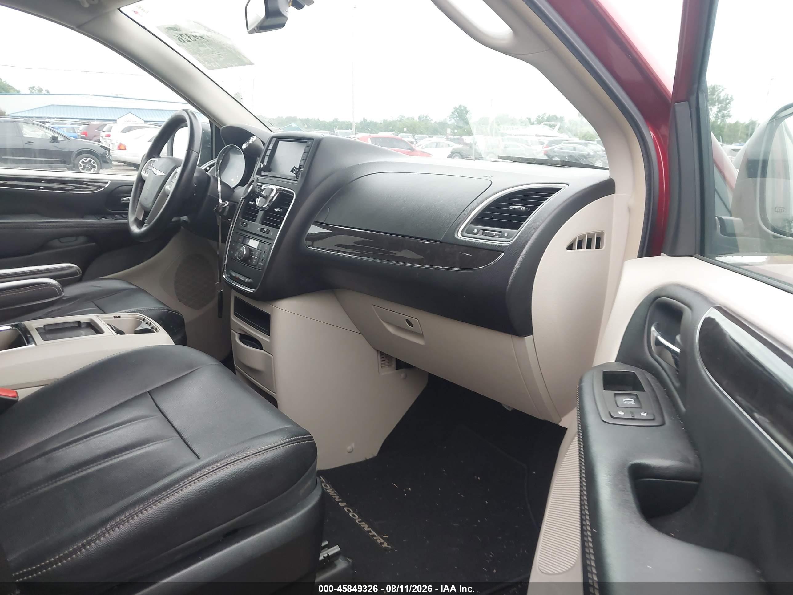 2015 Chrysler Town & Country Touring Red vin: 2C4RC1BG7FR753733