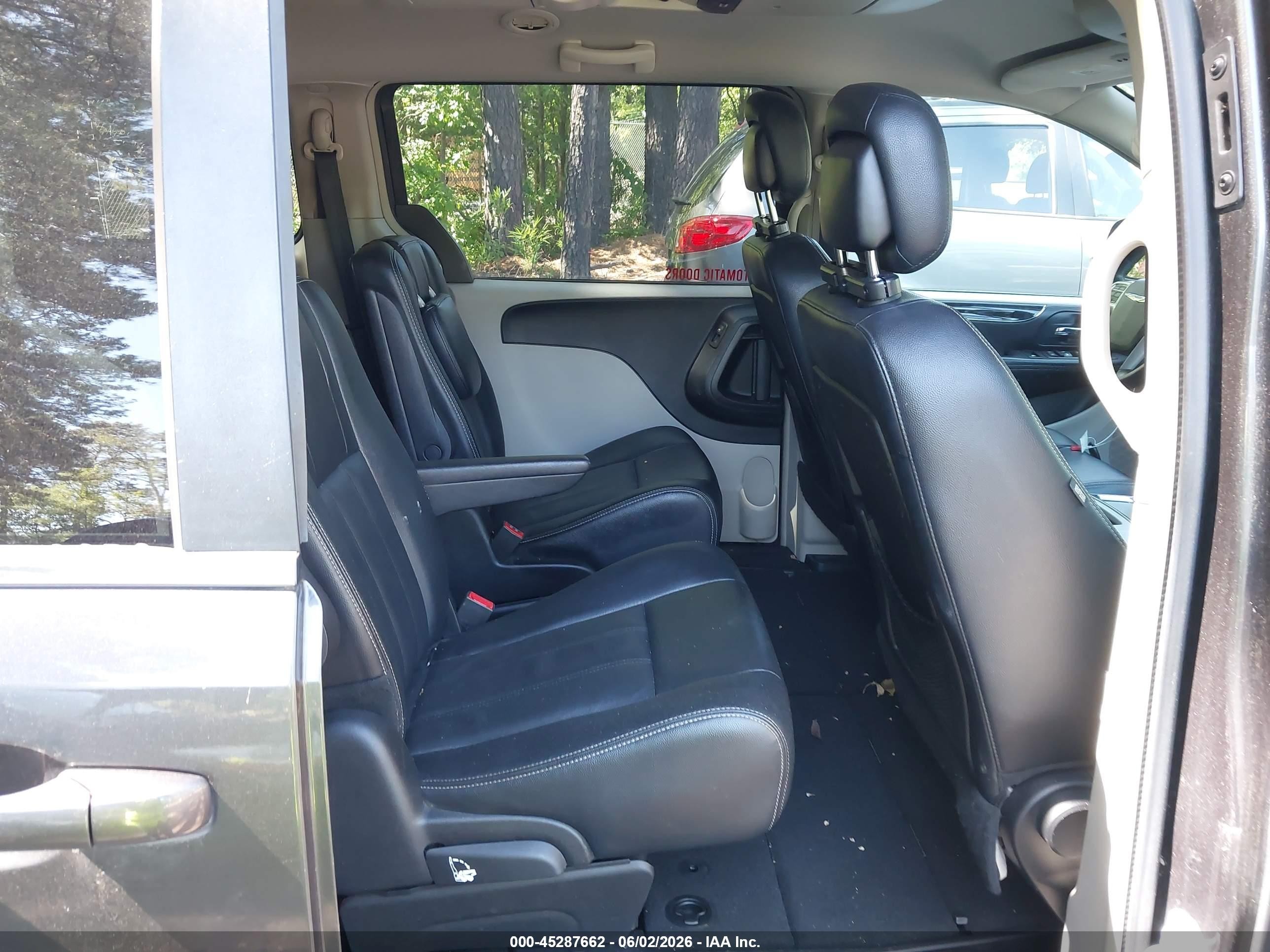 2016 Chrysler Town & Country Touring Gray vin: 2C4RC1BG7GR252410