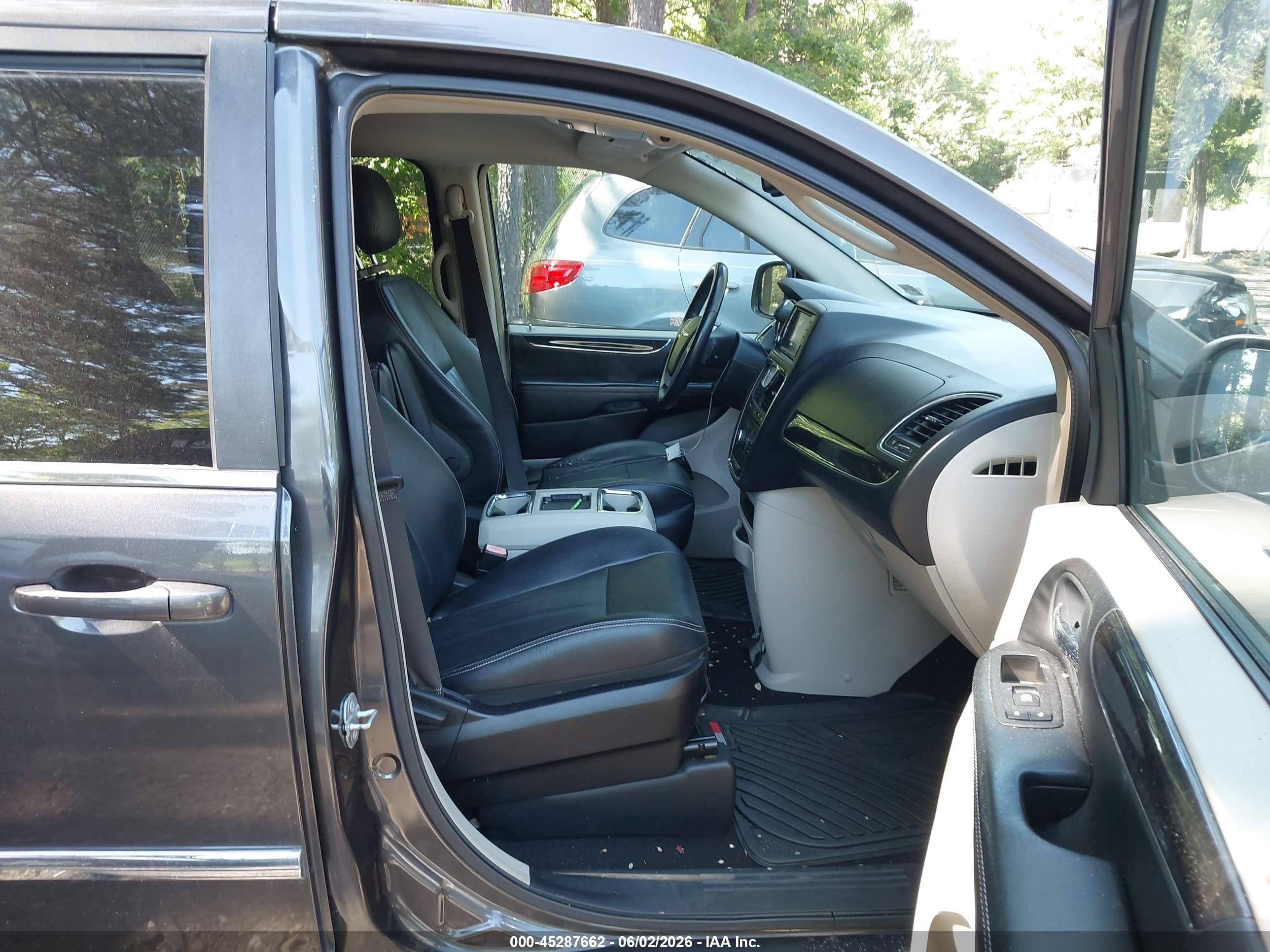 2016 Chrysler Town & Country Touring Gray vin: 2C4RC1BG7GR252410