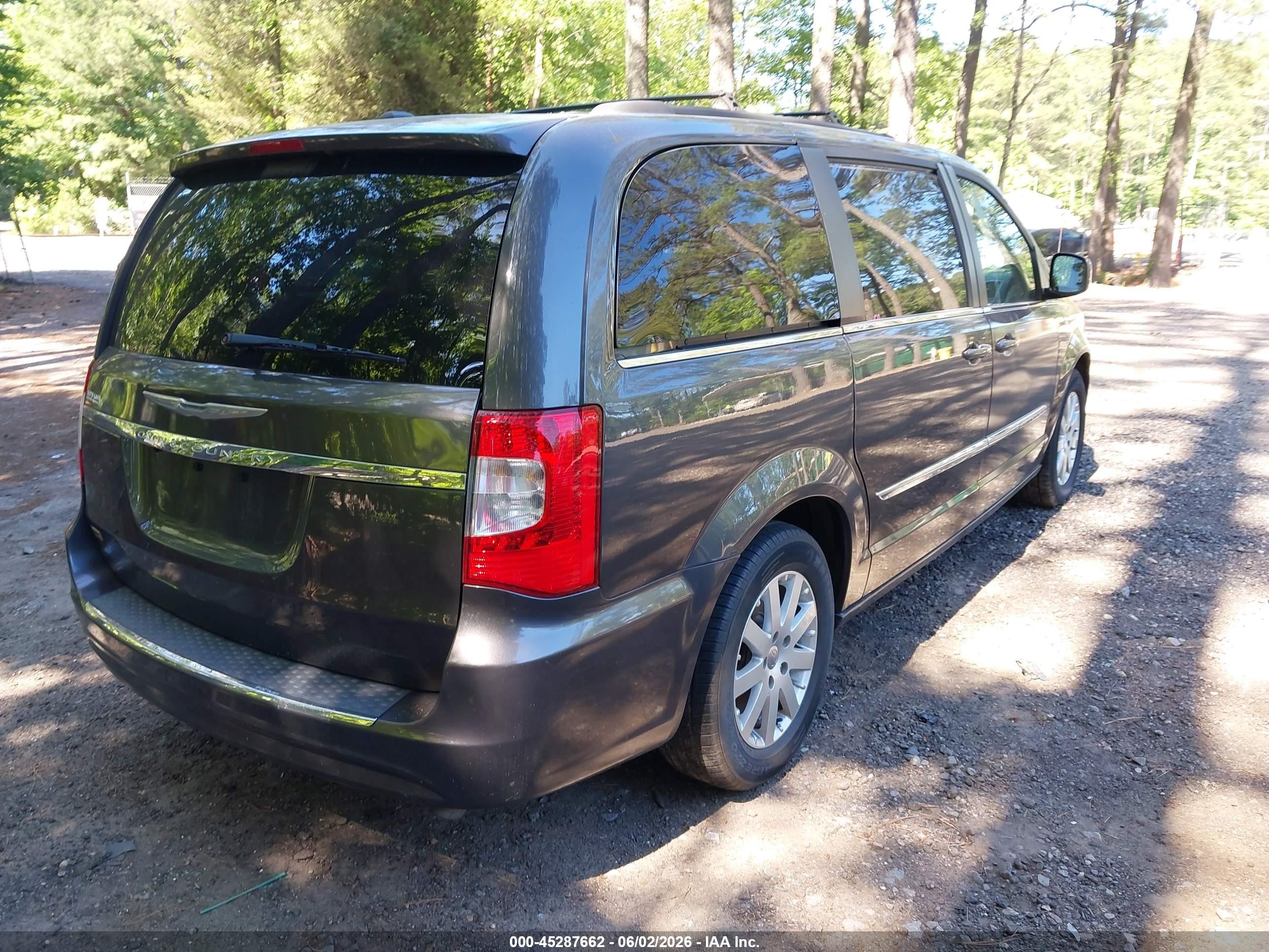 2016 Chrysler Town & Country Touring Gray vin: 2C4RC1BG7GR252410
