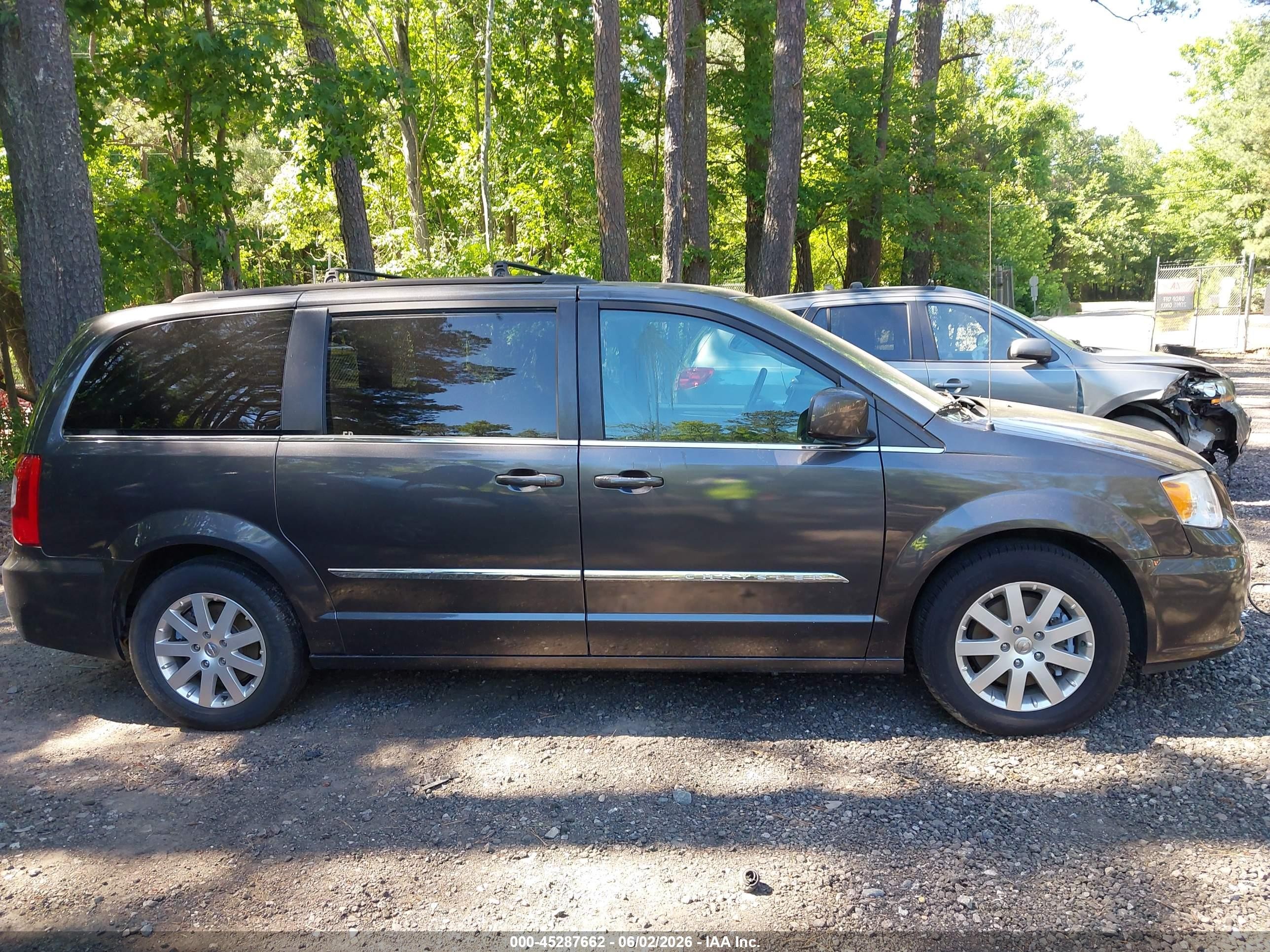 2016 Chrysler Town & Country Touring Gray vin: 2C4RC1BG7GR252410