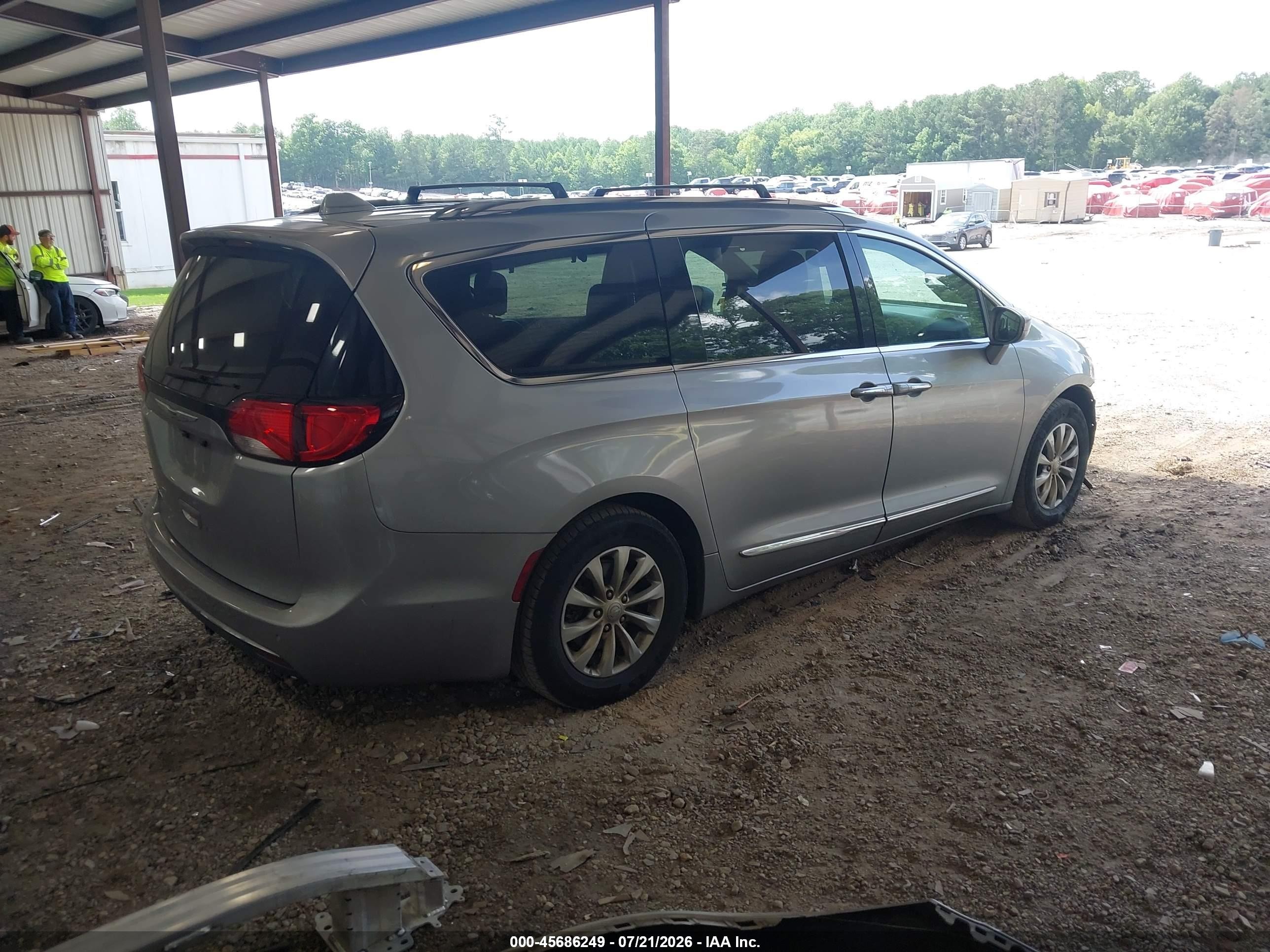 2019 Chrysler Pacifica Touring L Серебряный vin: 2C4RC1BG7KR547970